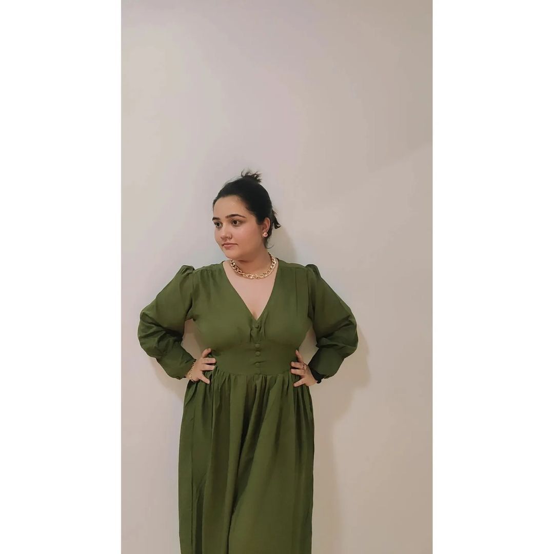 Women Lovely Olive Solid Neck Dress