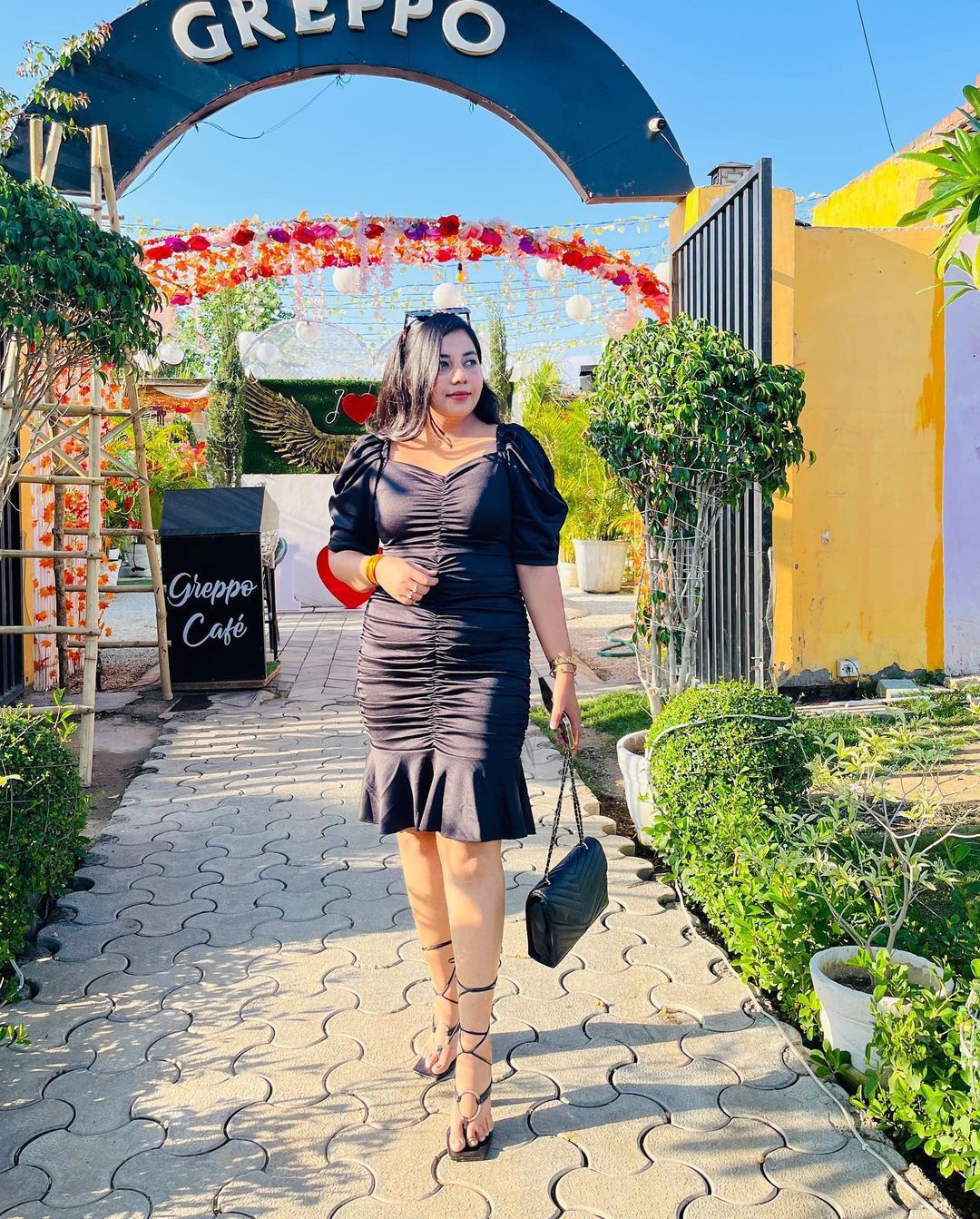 Women Stunning Black Solid Ruched Dress