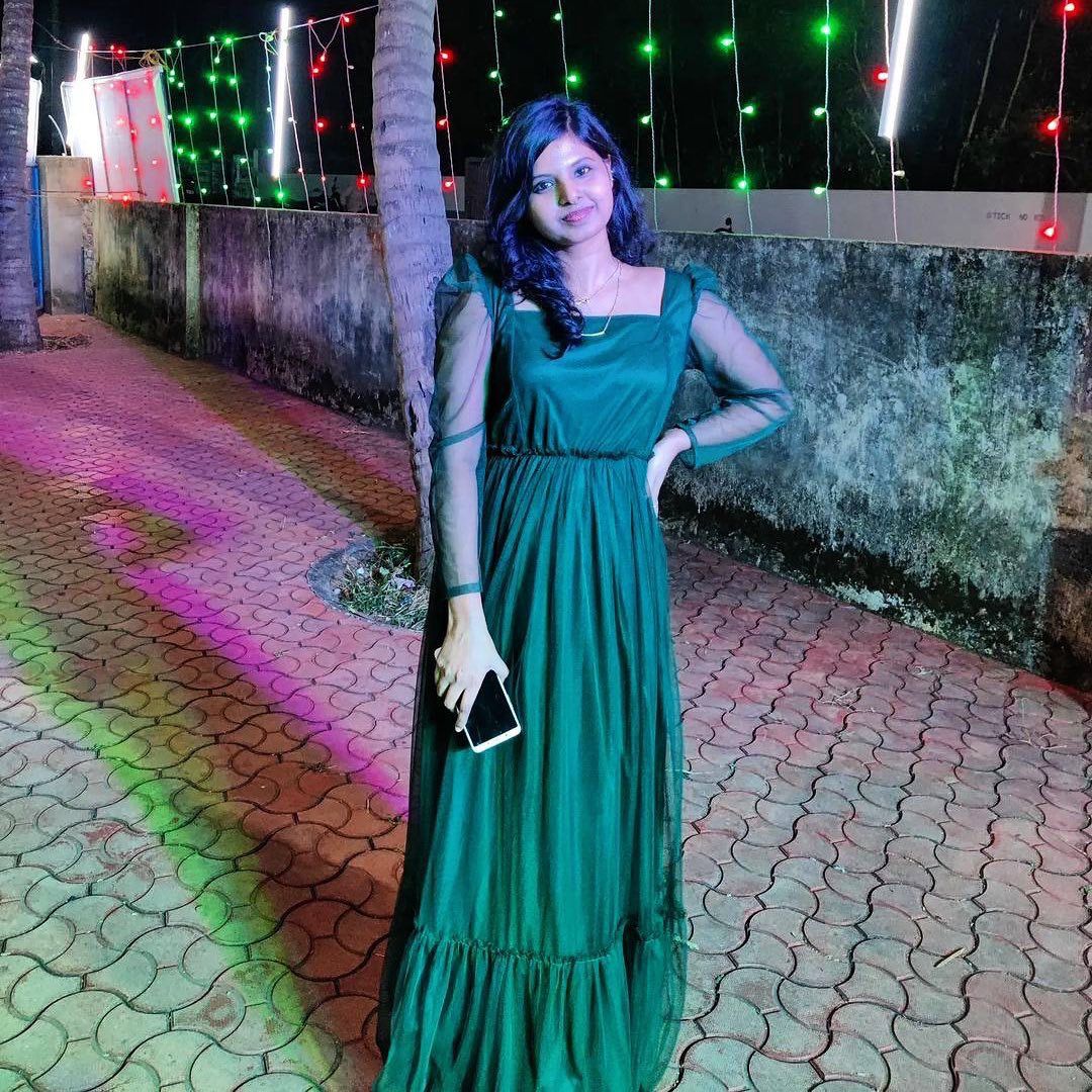Women Attractive Green Solid Tiered Dress