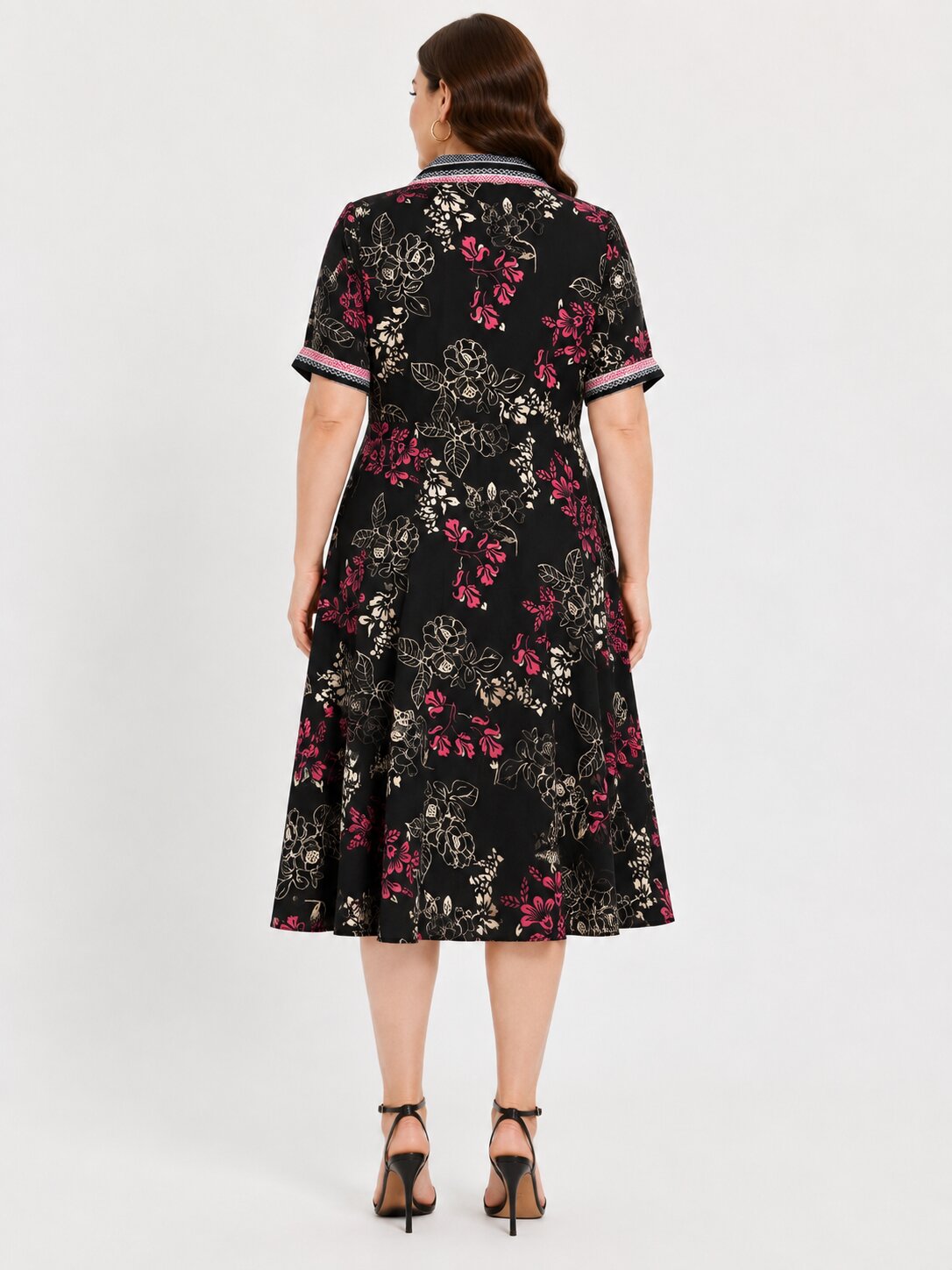 U&F Beyond Plus Size Black Floral Printed Fit & Flare Midi Dress