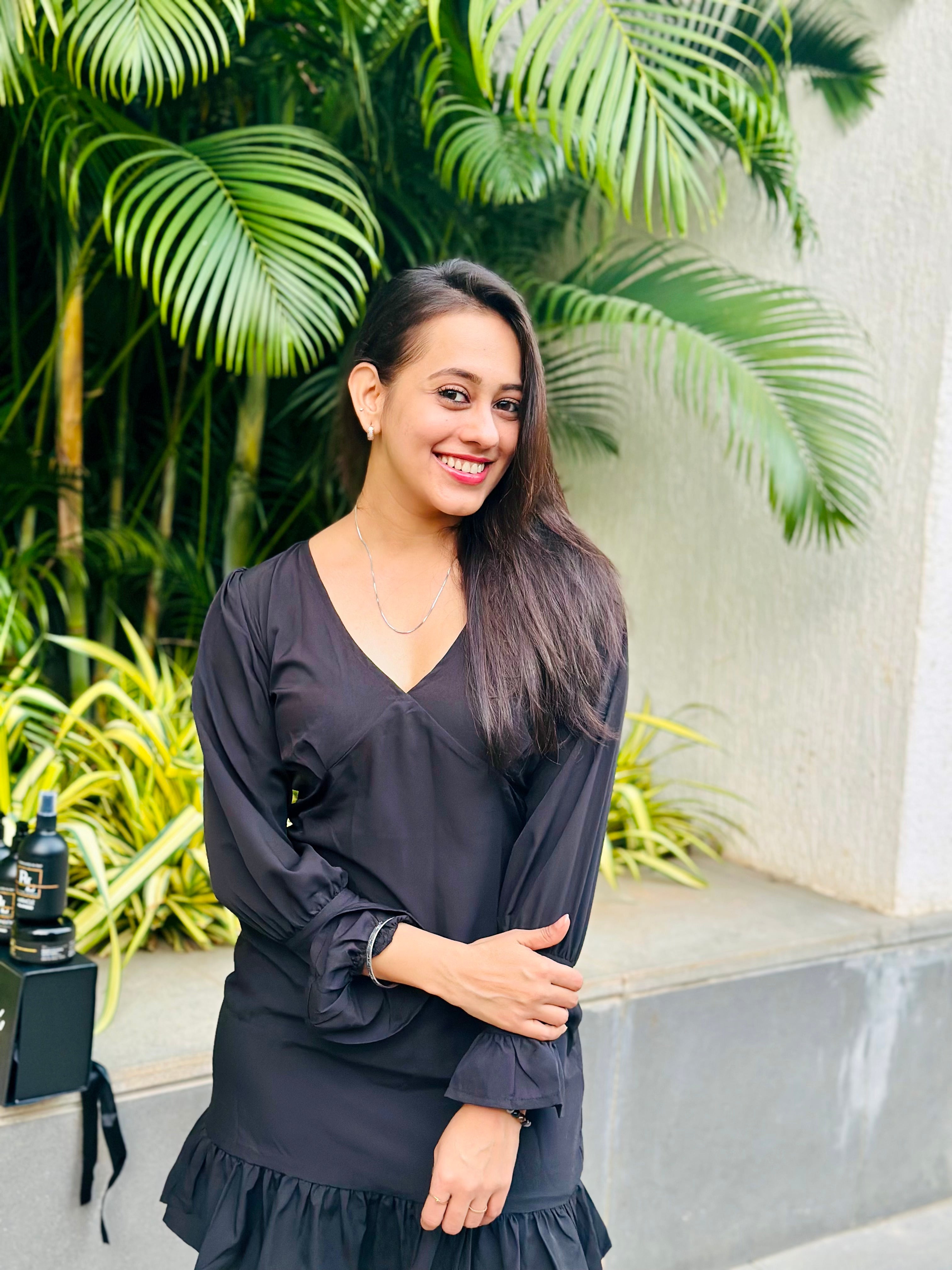 Women Stylish Black Solid Sweetheart Neck Dress