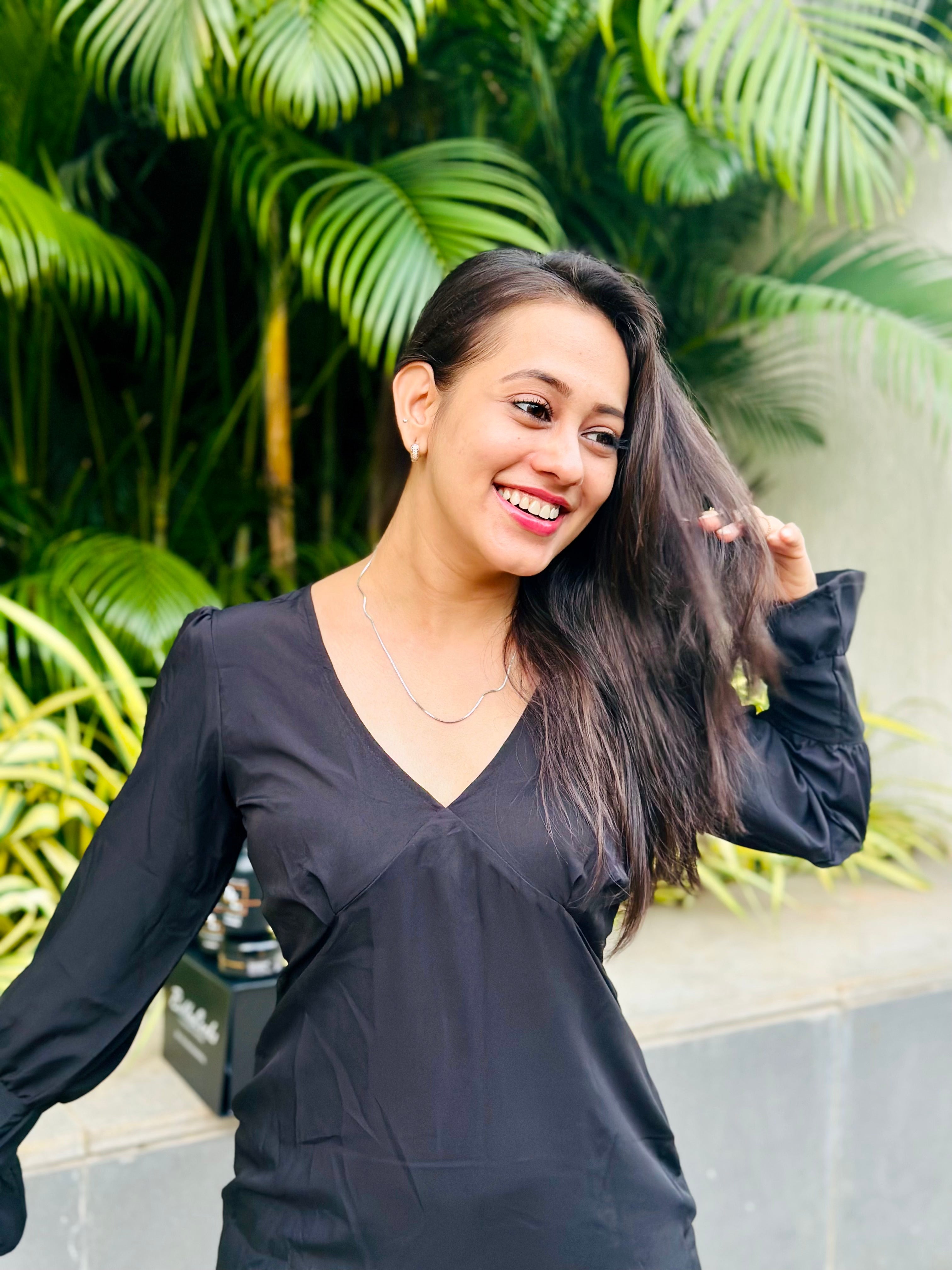 Women Stylish Black Solid Sweetheart Neck Dress