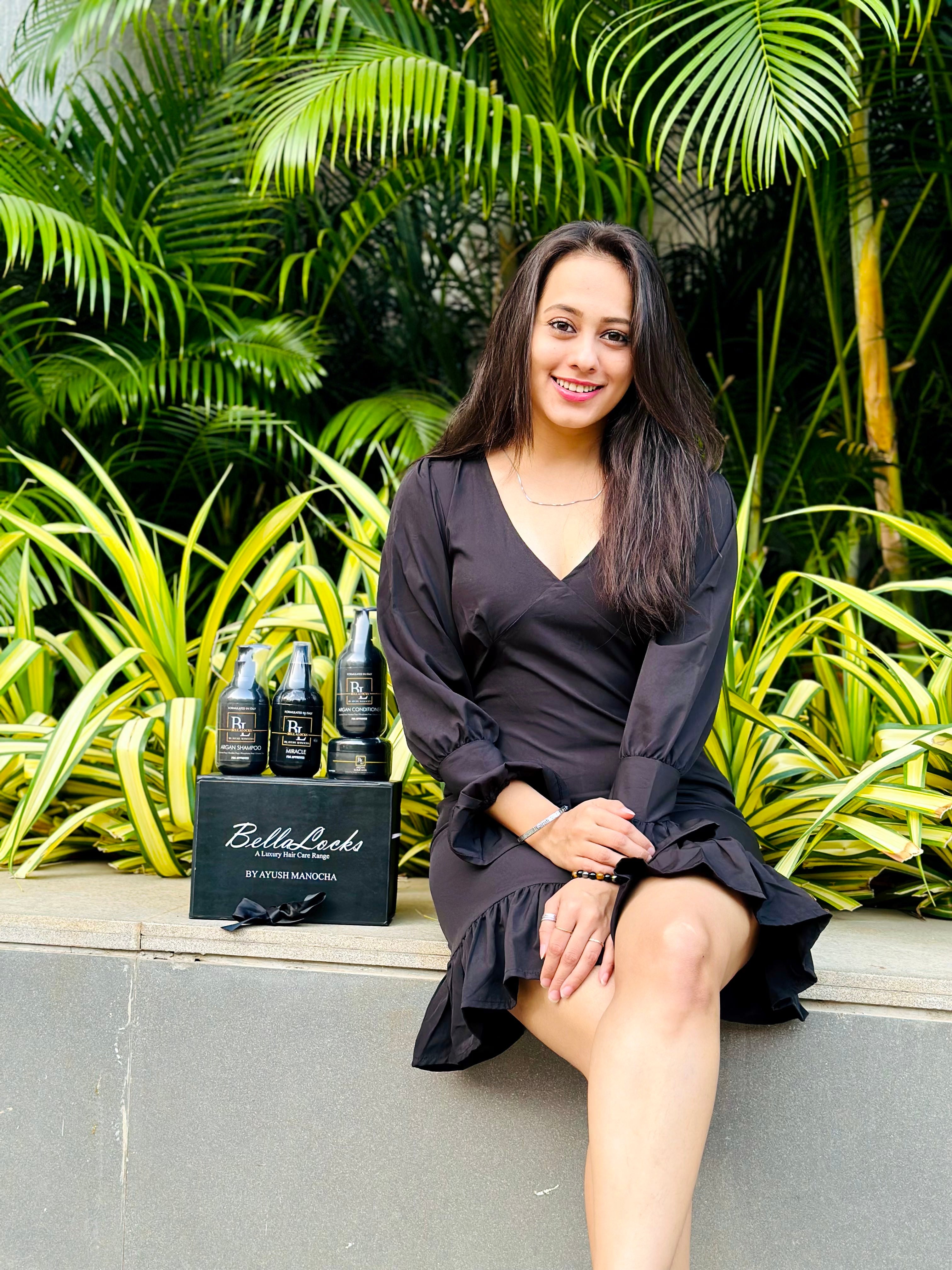 Women Stylish Black Solid Sweetheart Neck Dress