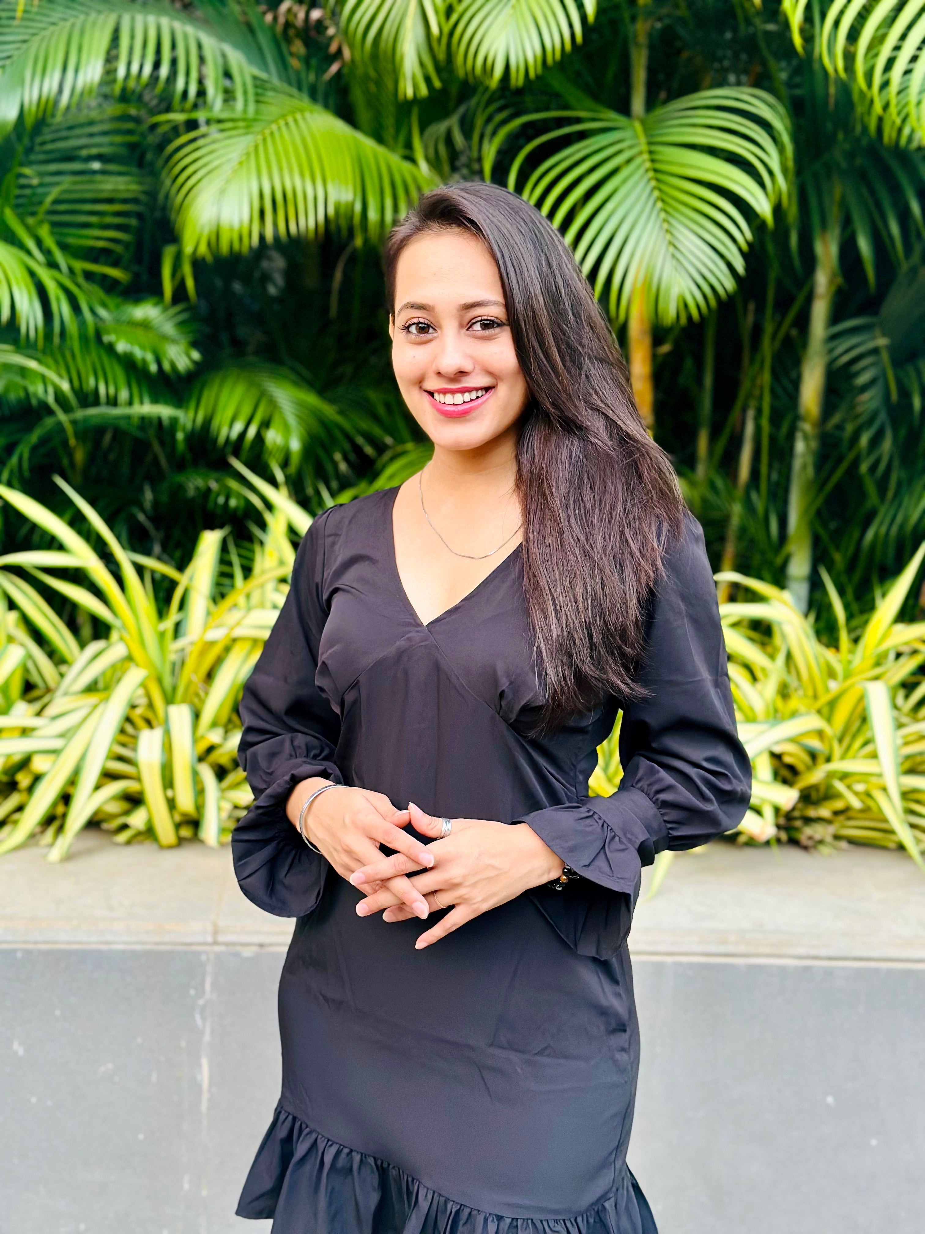 Women Stylish Black Solid Sweetheart Neck Dress