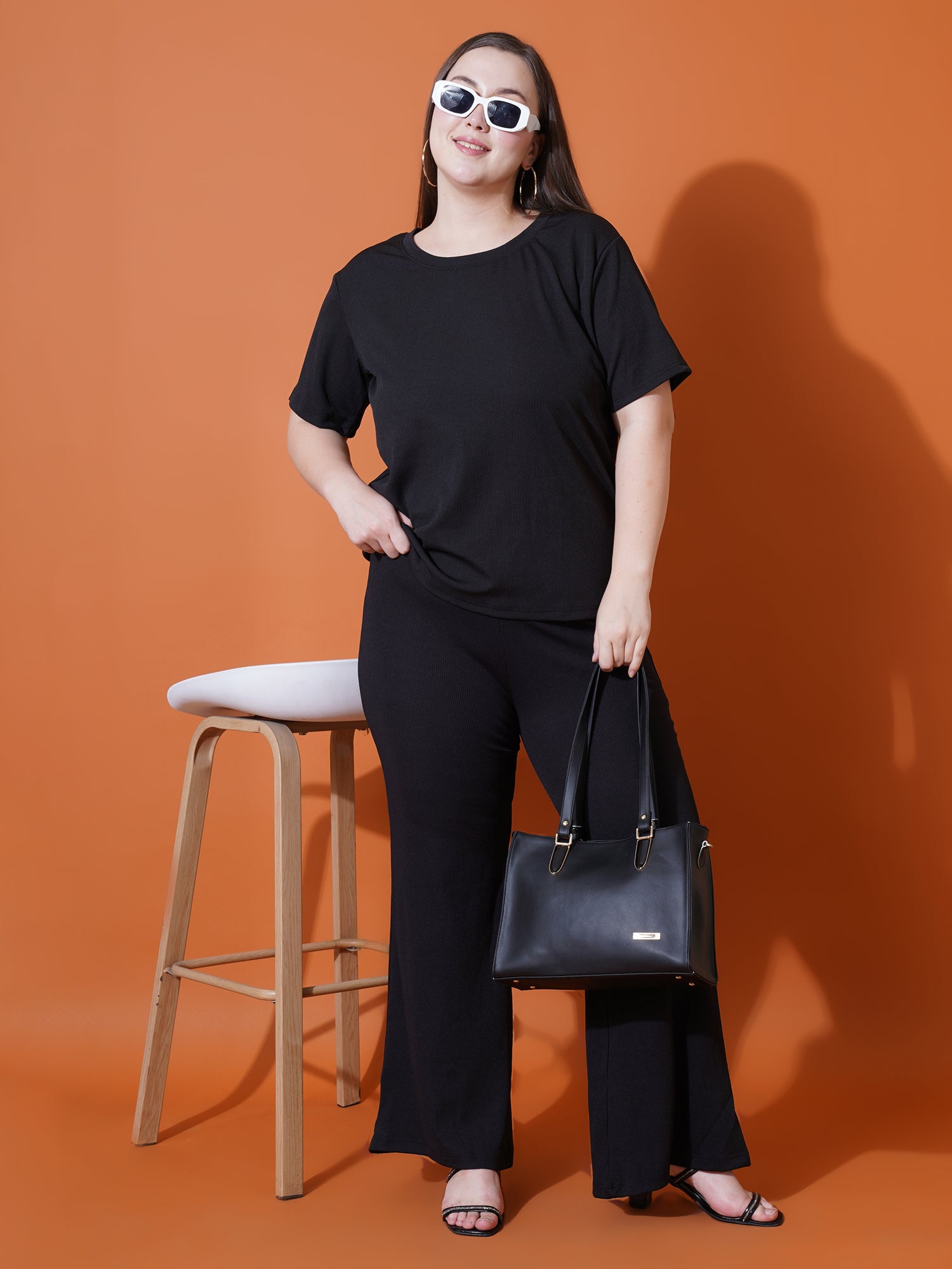 Women Plus Size Black Solid and Round neck Night suit