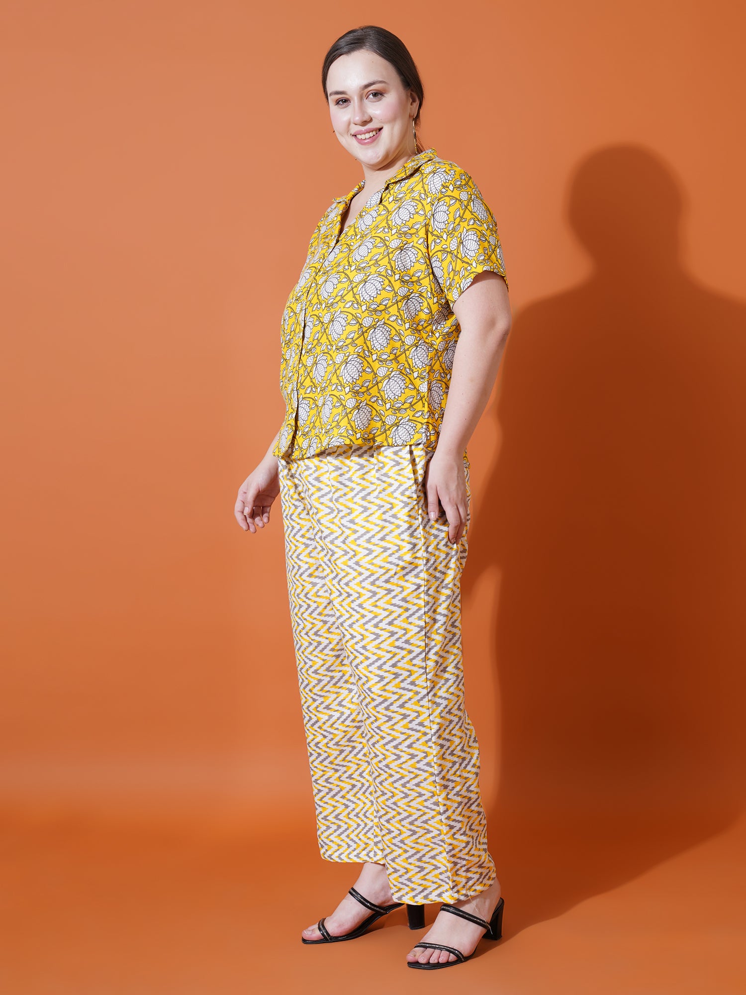 Women Plus Size Yellow Floral Printed Spread collar Night suit