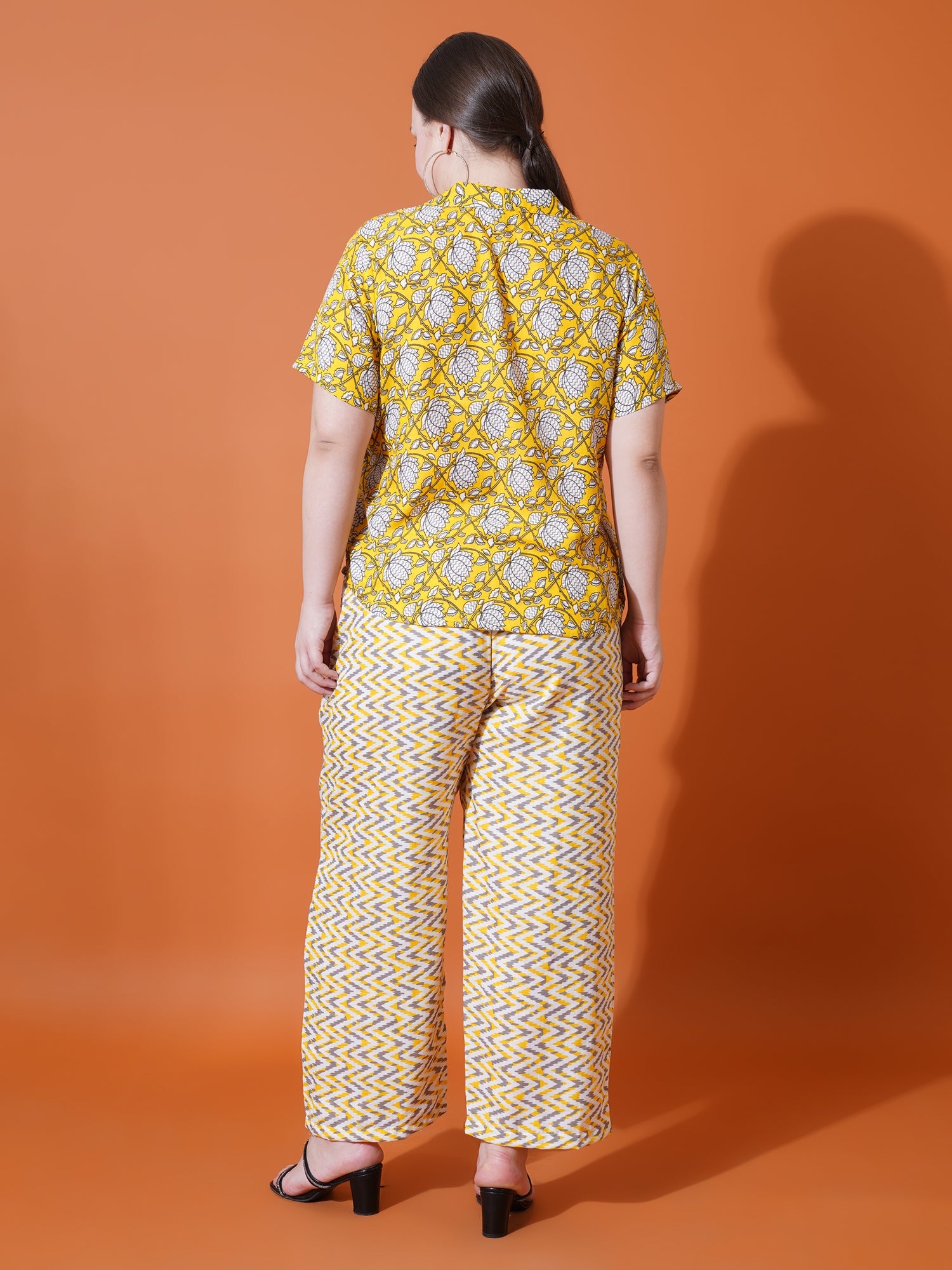 Women Plus Size Yellow Floral Printed Spread collar Night suit