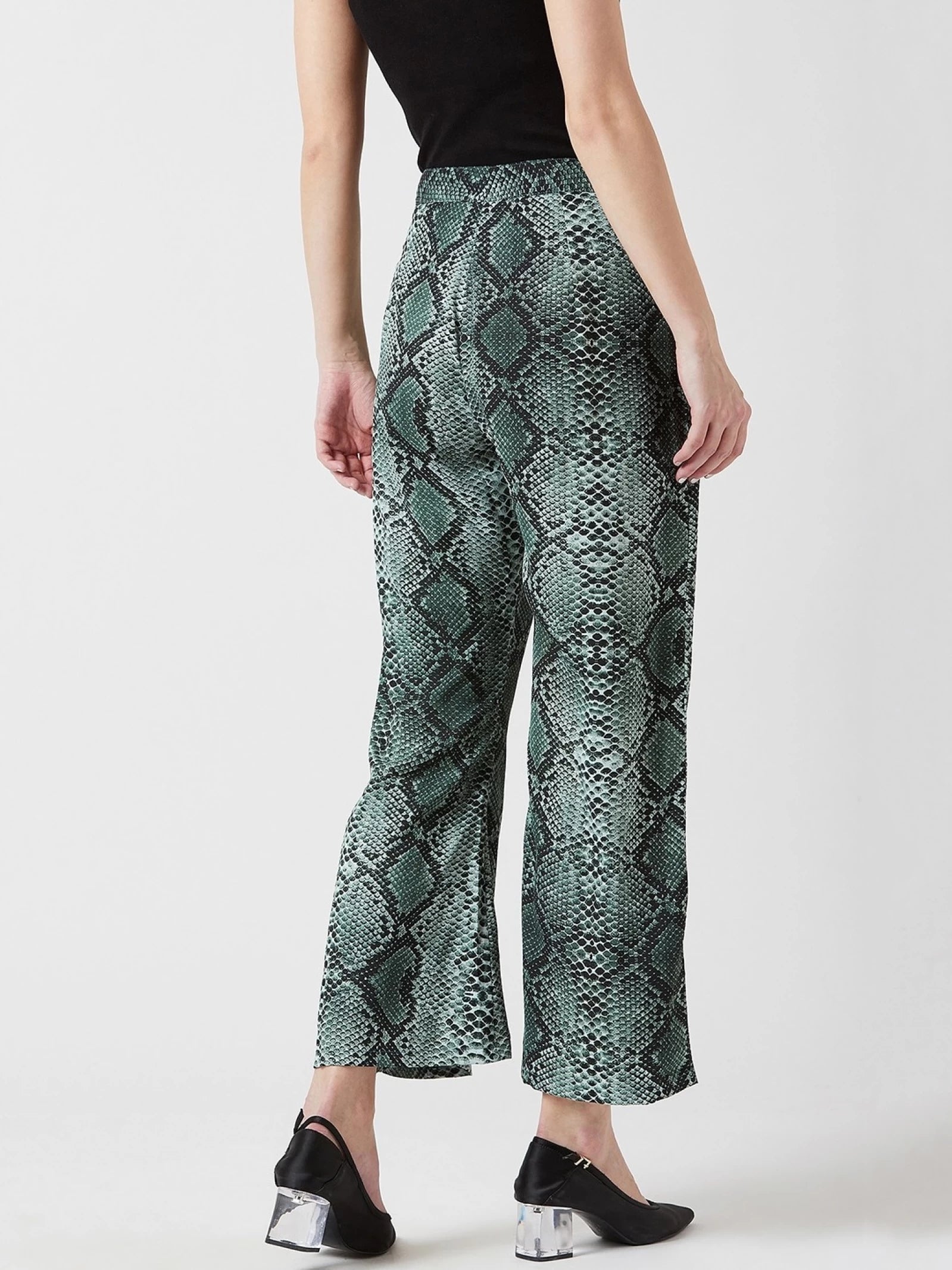 U&F Women Regular Fit Green & White Viscose Trousers