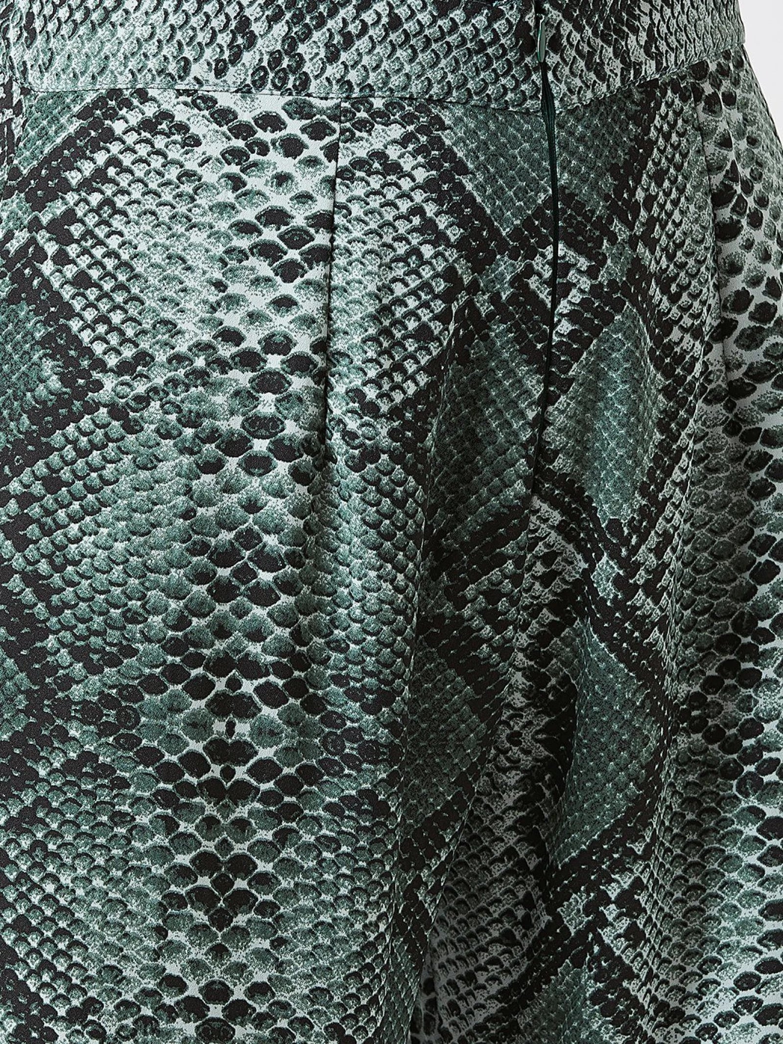 U&F Women Regular Fit Green & White Viscose Trousers