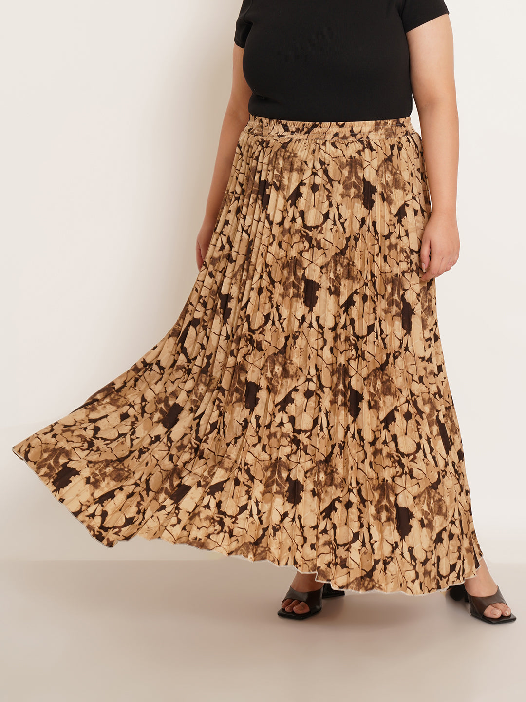 Women Plus Size Abstract Printed Accordion Pleats Flared Maxi Skirt