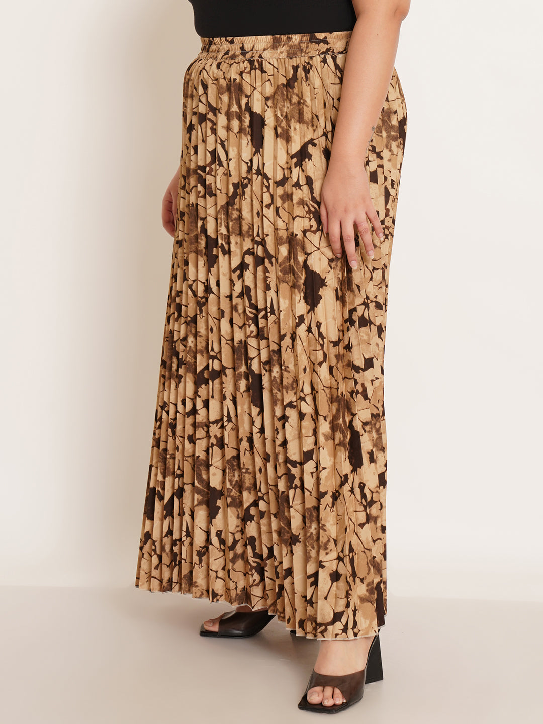 Women Plus Size Abstract Printed Accordion Pleats Flared Maxi Skirt