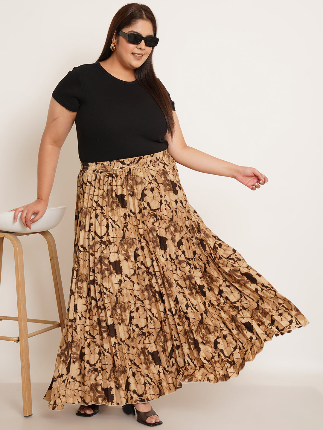 Women Plus Size Abstract Printed Accordion Pleats Flared Maxi Skirt