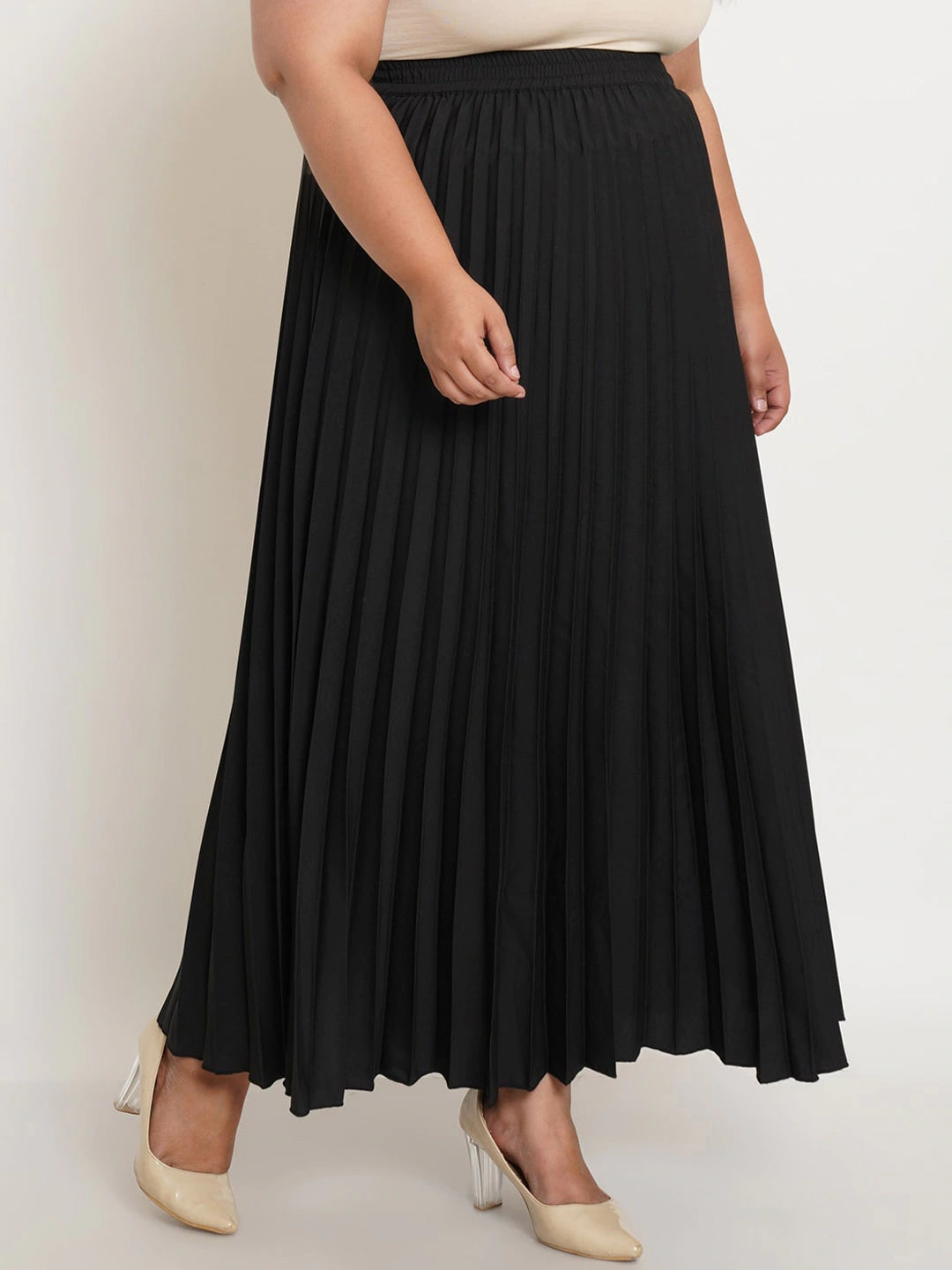 Women Plus Size Black Solid Pleated Maxi Skirt