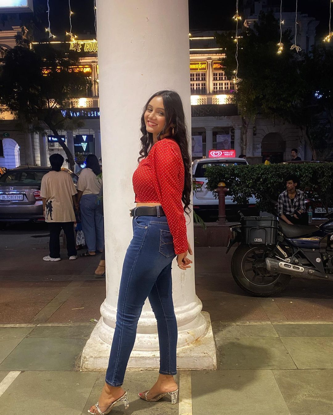 Women Red & White Polka Dot Print Sweetheart Neck Power Shoulders Crop Top