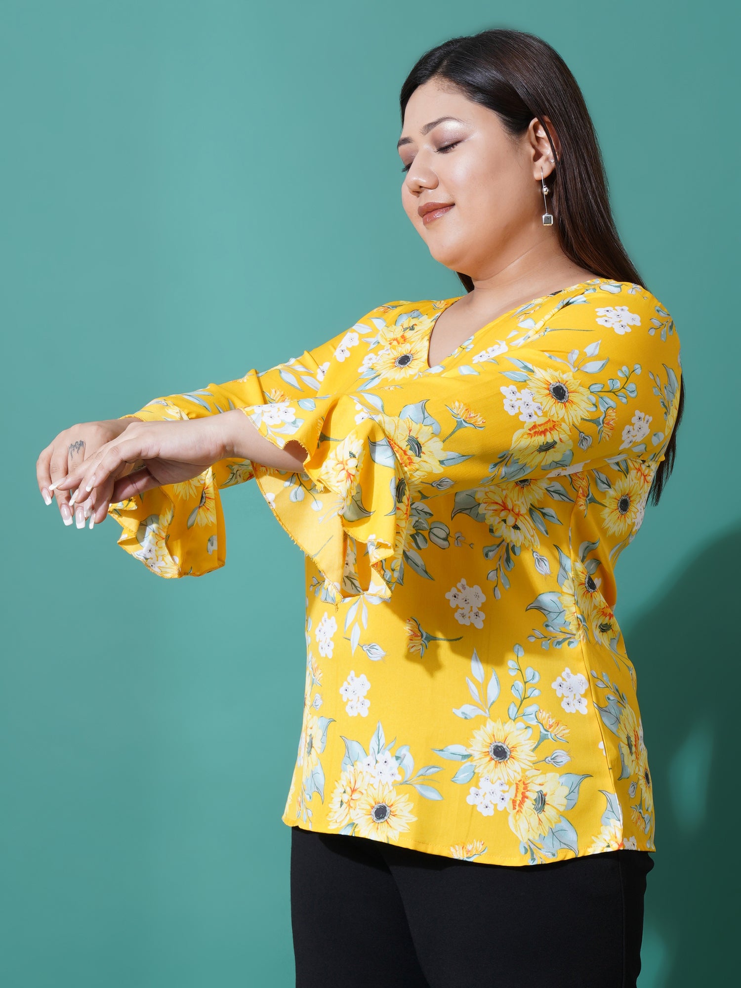 Women Plus Size Floral Print Bell Sleeve Ruffles Top