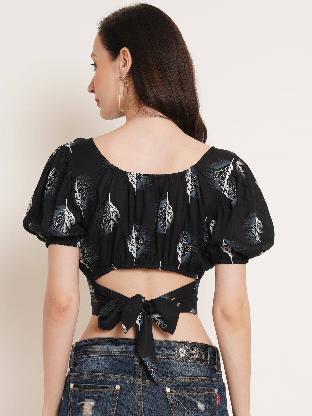 Women Black & White Conversational Print Sweetheart Neck Tie-Up Detail Puff Sleeves Crop Top