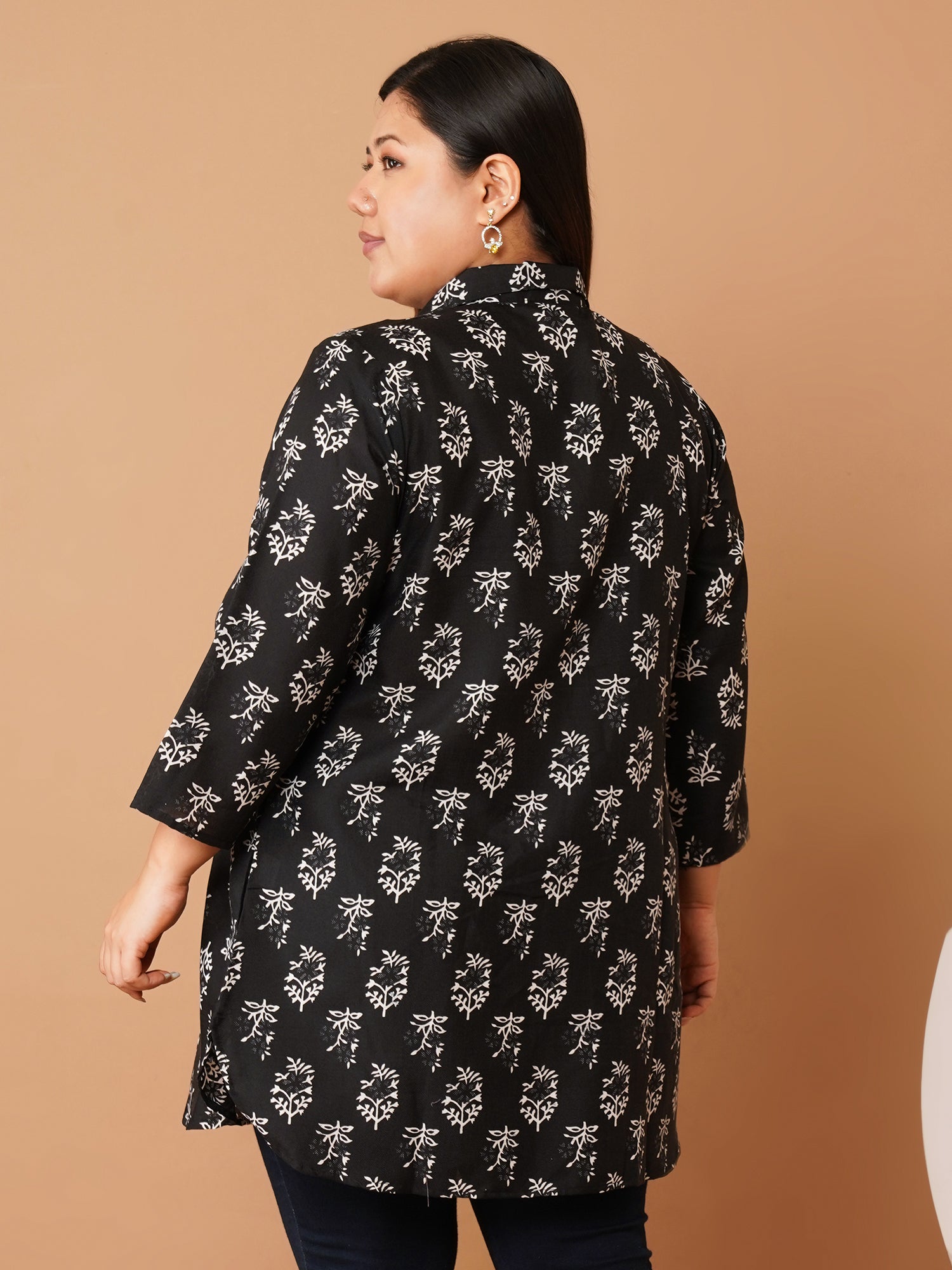 U&F Beyond Plus Size Black Floral Printed Longline Shirt Style Top