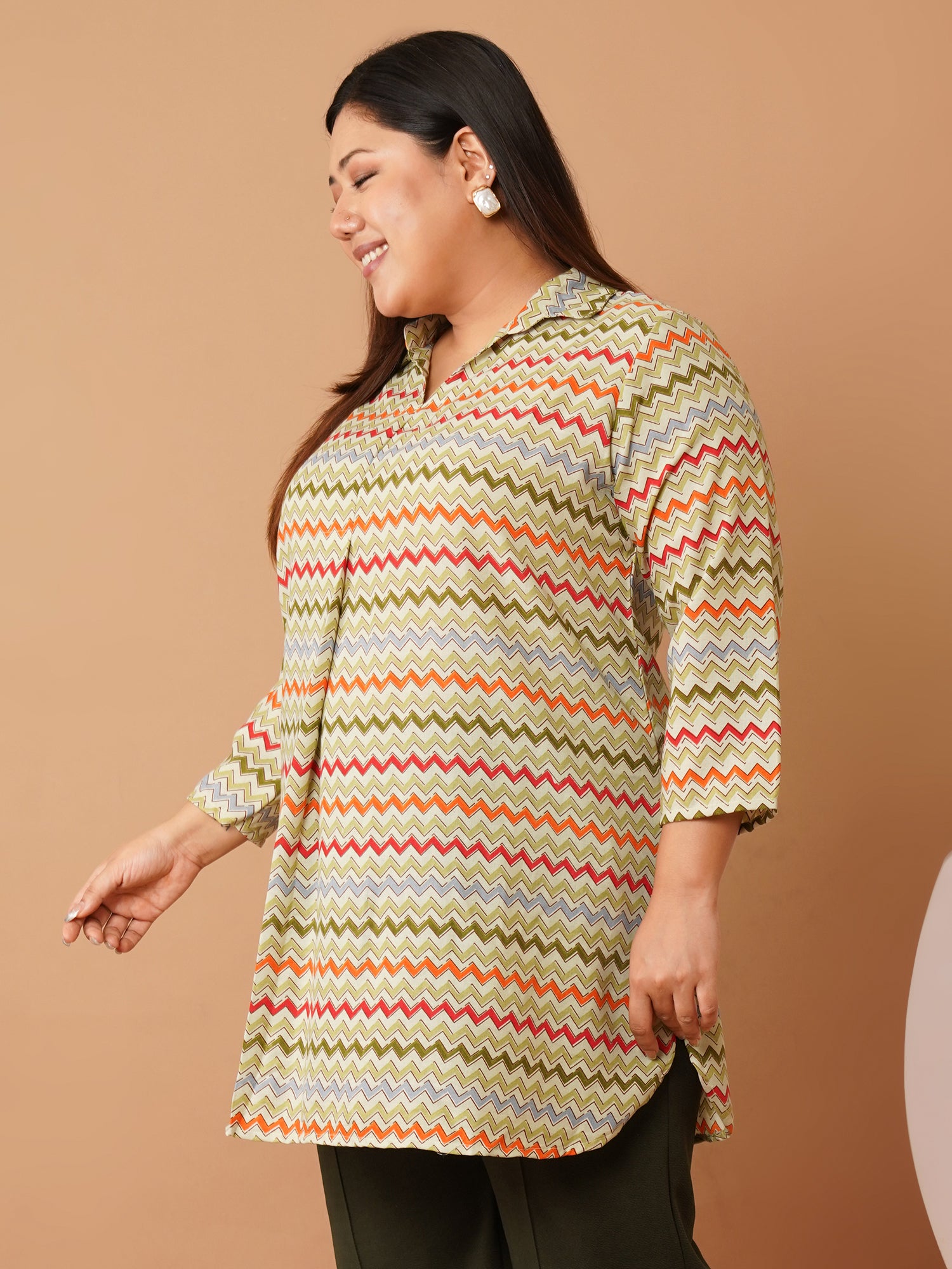 U&F Beyond Green Crepe Zig-Zag Printed Longline Shirt Style Top