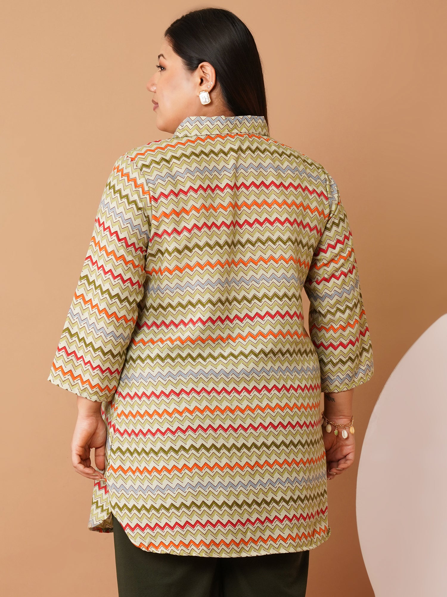 U&F Beyond Green Crepe Zig-Zag Printed Longline Shirt Style Top