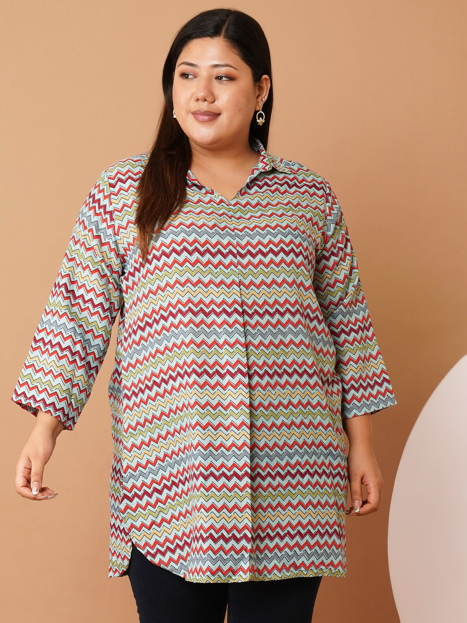 U&F Beyond Green Zig-Zag Printed Crepe Longline Shirt Style Top