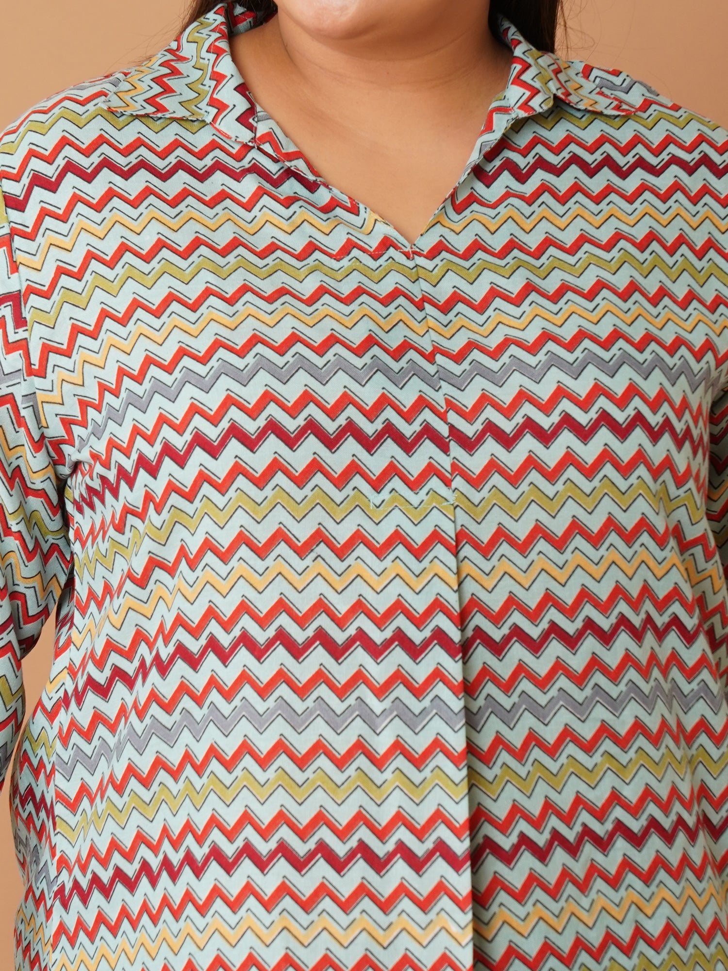 U&F Beyond Green Zig-Zag Printed Crepe Longline Shirt Style Top