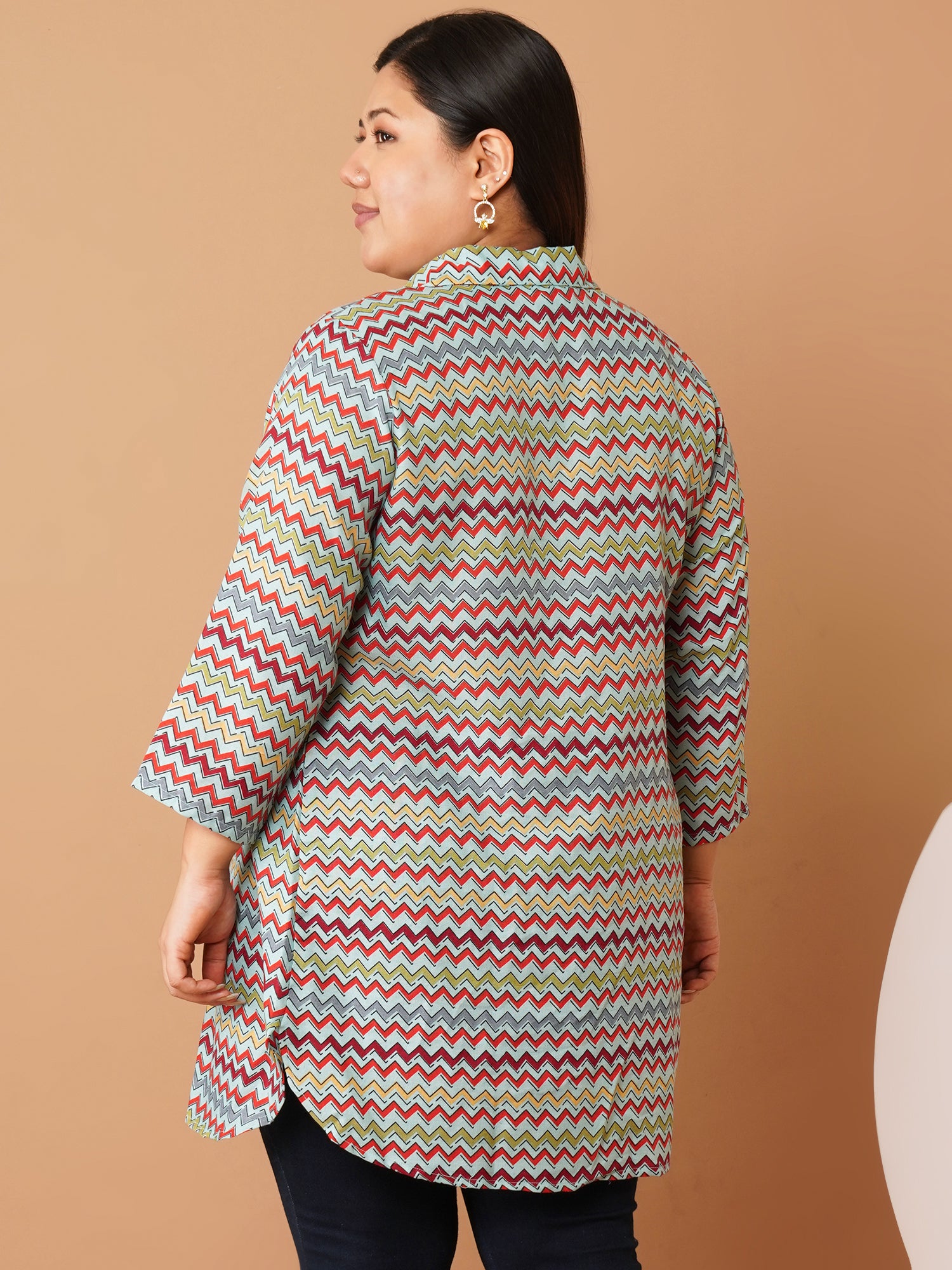 U&F Beyond Green Zig-Zag Printed Crepe Longline Shirt Style Top