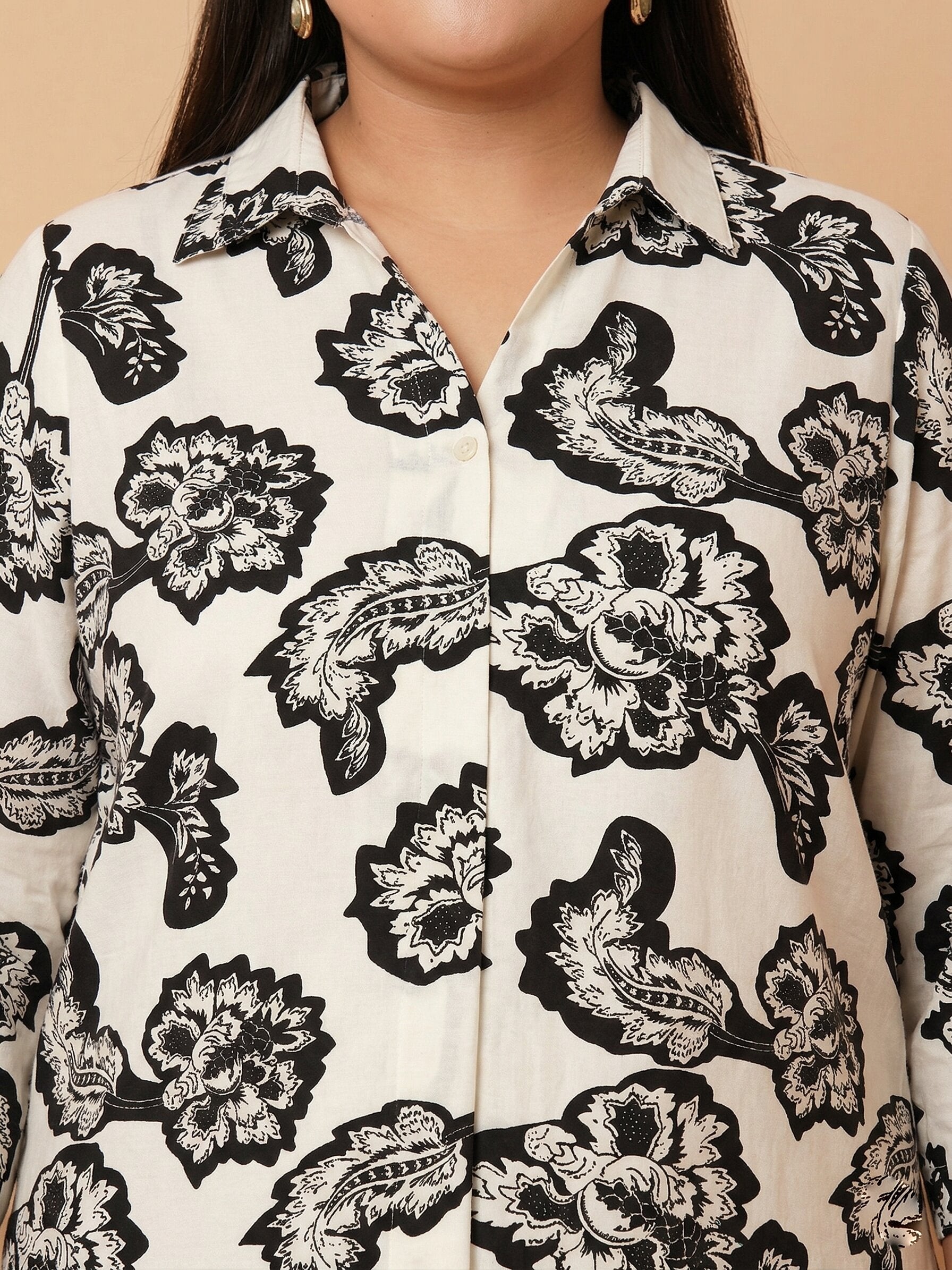 U&F Beyond Women`s Plus Size Black & White Monochrome Bloom Cotton Printed Shirt Style Top