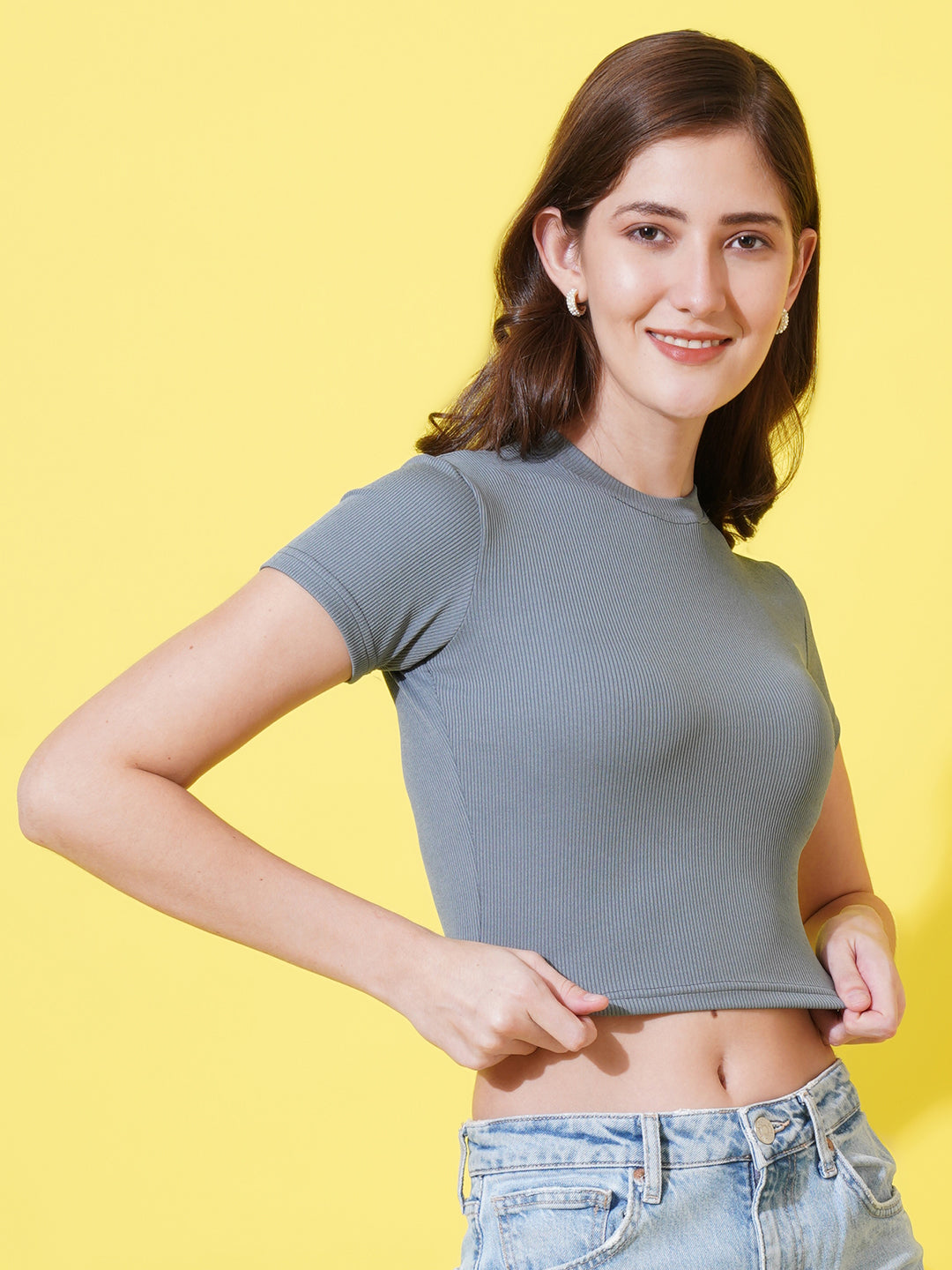 Women Round Neck Short Sleeves Crepe Fitted Crop Top
