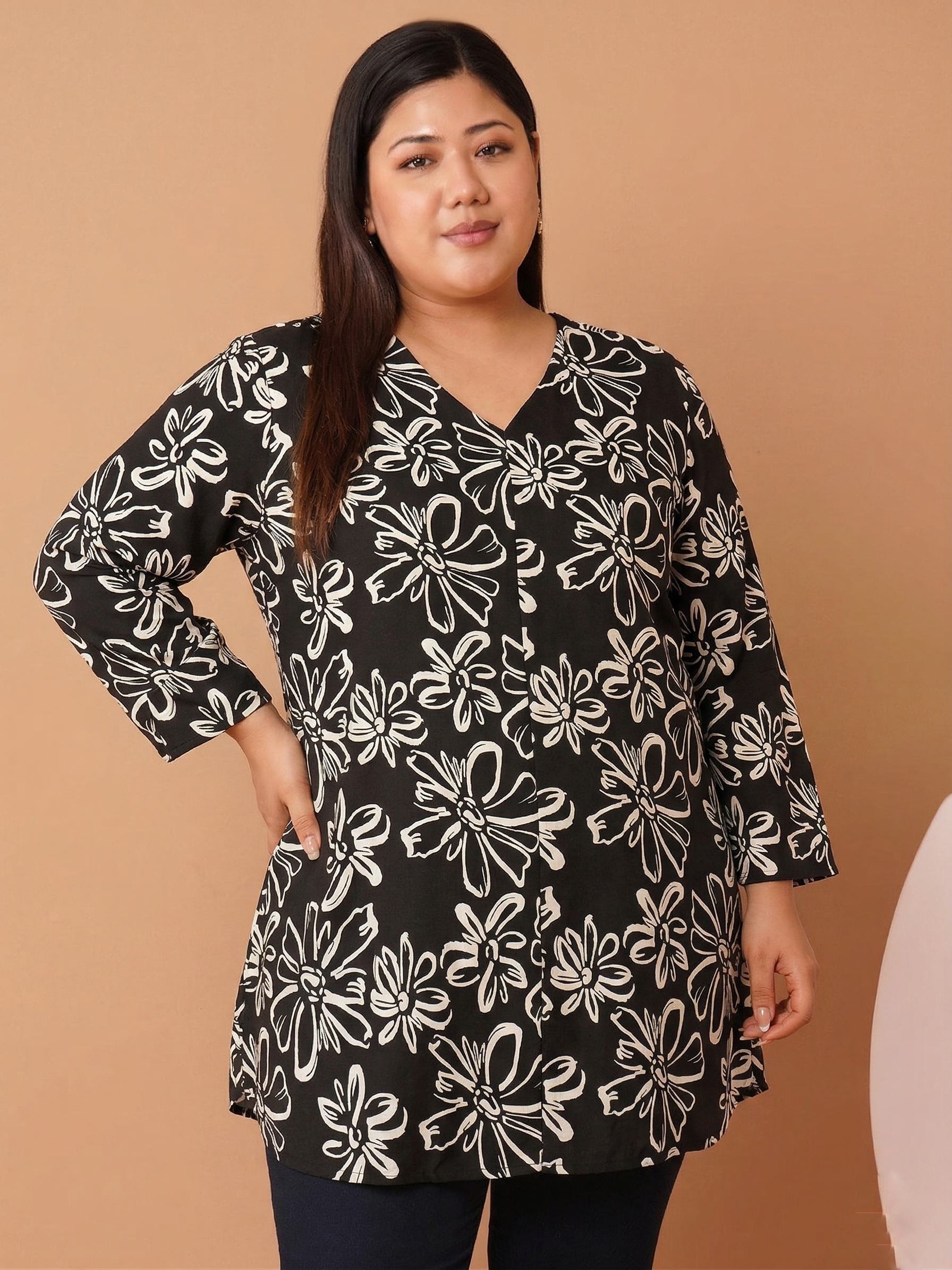 U&F Beyond Black Floral Luxe Cotton V-Neck Tunic Top