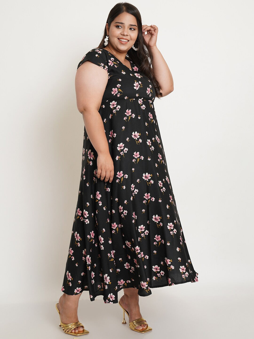 Women Plus Size Black Floral Crepe Maxi Dress
