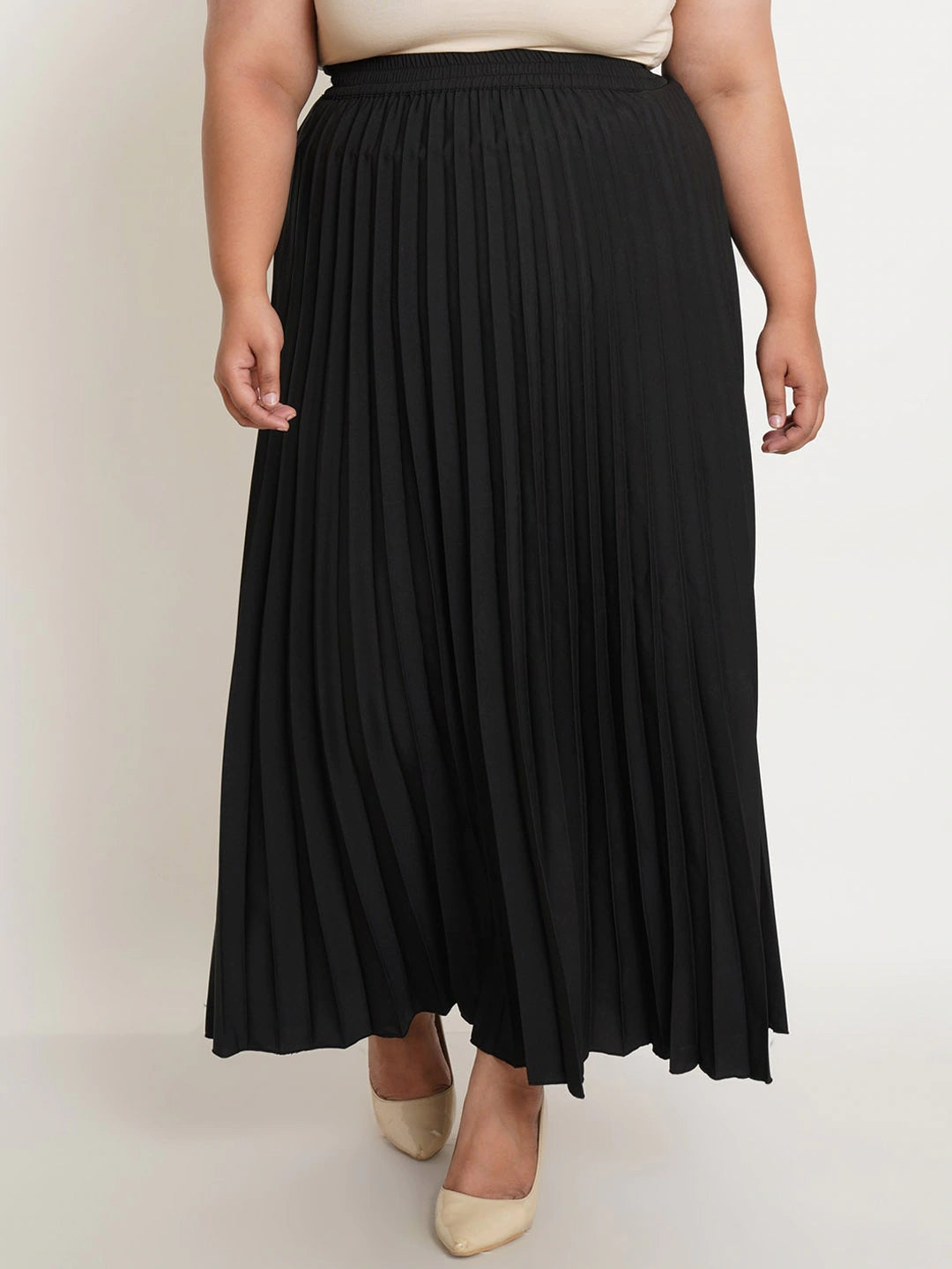 Women Plus Size Black Solid Pleated Maxi Skirt