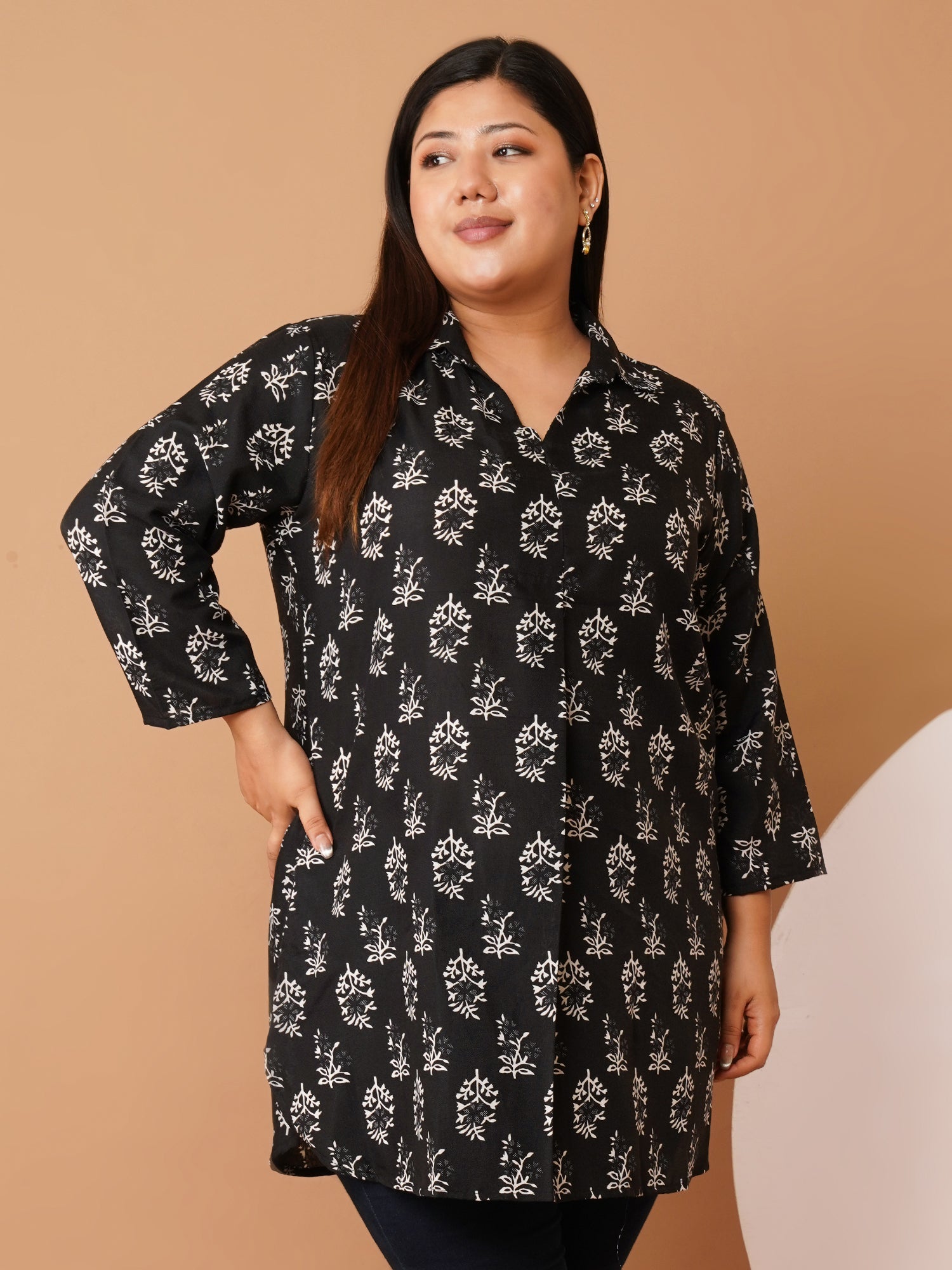 U&F Beyond Plus Size Black Floral Printed Longline Shirt Style Top
