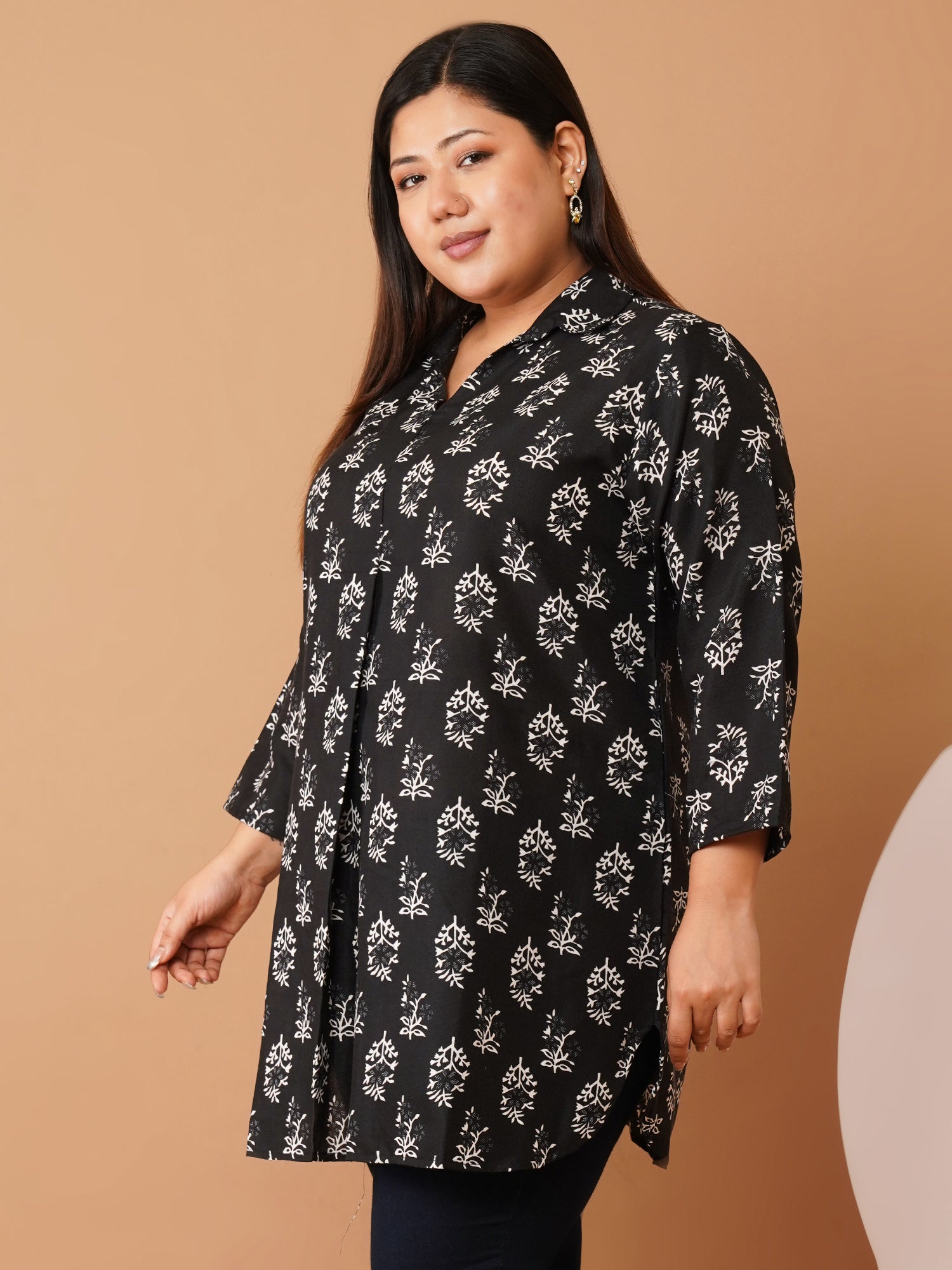 U&F Beyond Plus Size Black Floral Printed Longline Shirt Style Top