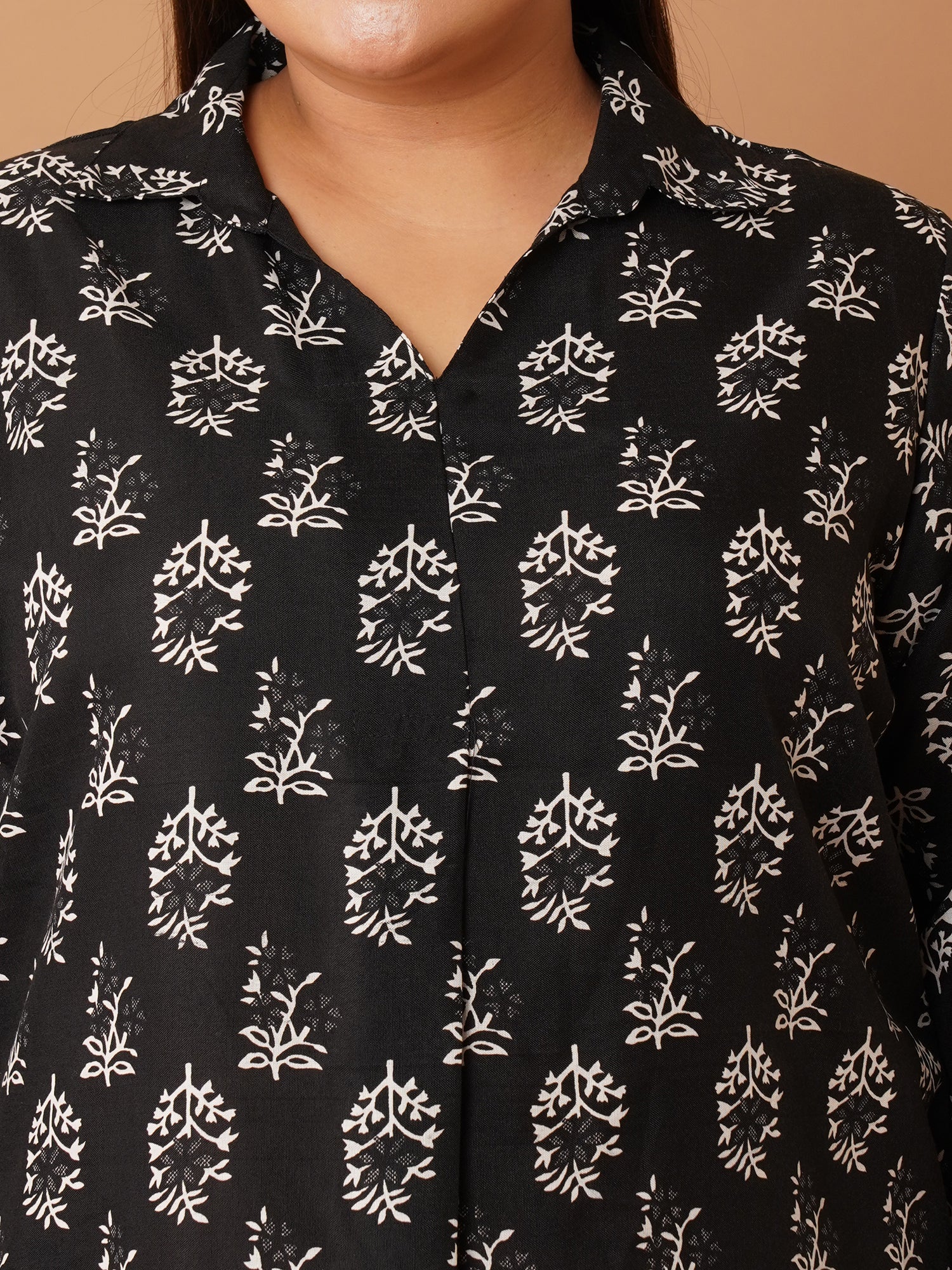 U&F Beyond Plus Size Black Floral Printed Longline Shirt Style Top