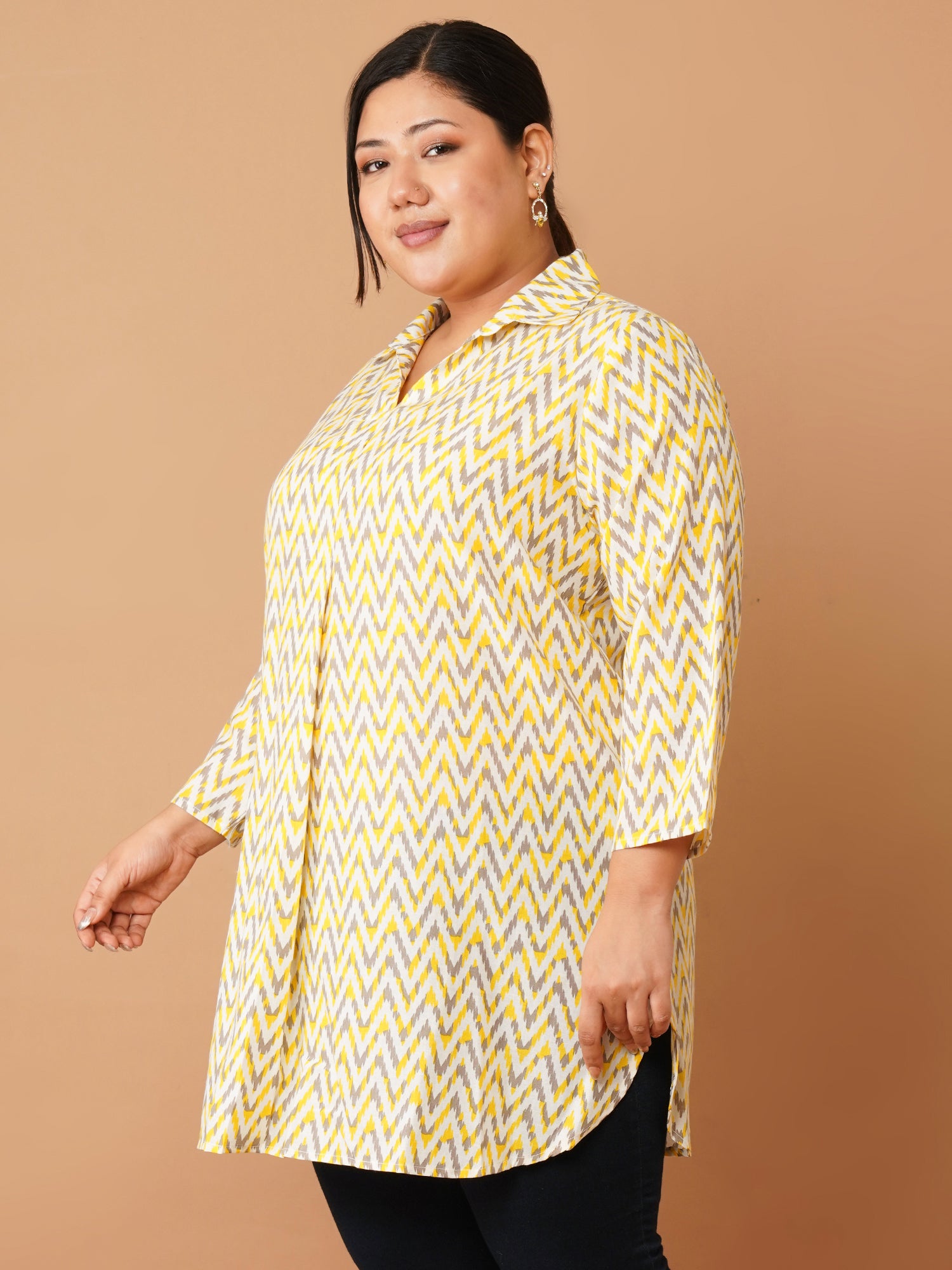 U&F Beyond Yellow Crepe Zig-Zag Printed Longline Shirt Style Top