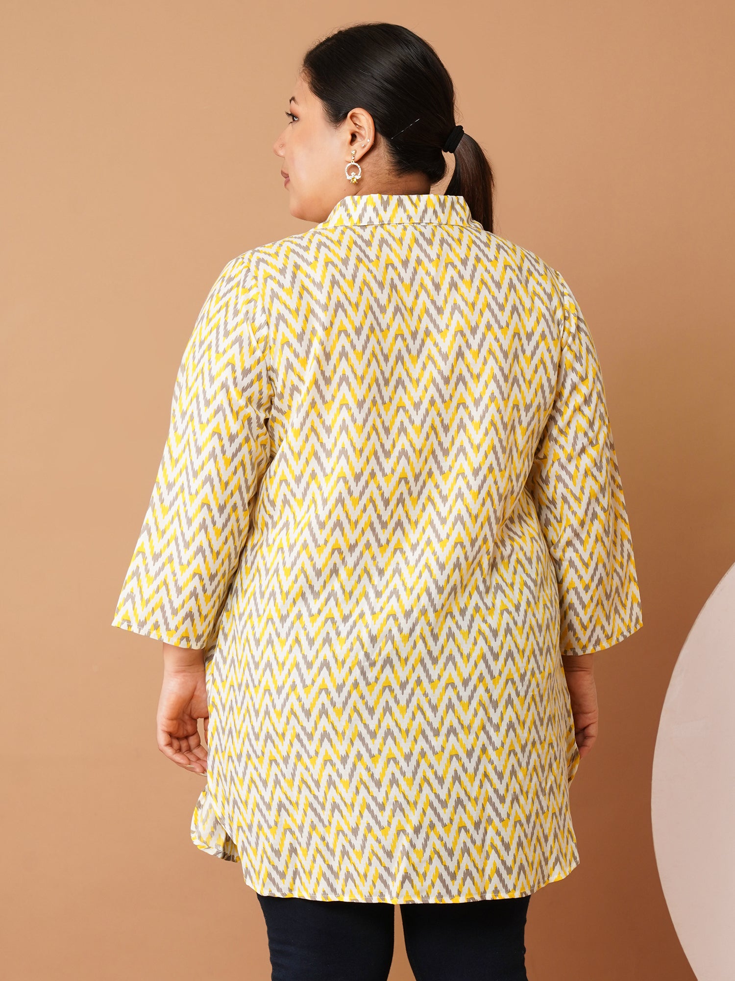 U&F Beyond Yellow Crepe Zig-Zag Printed Longline Shirt Style Top