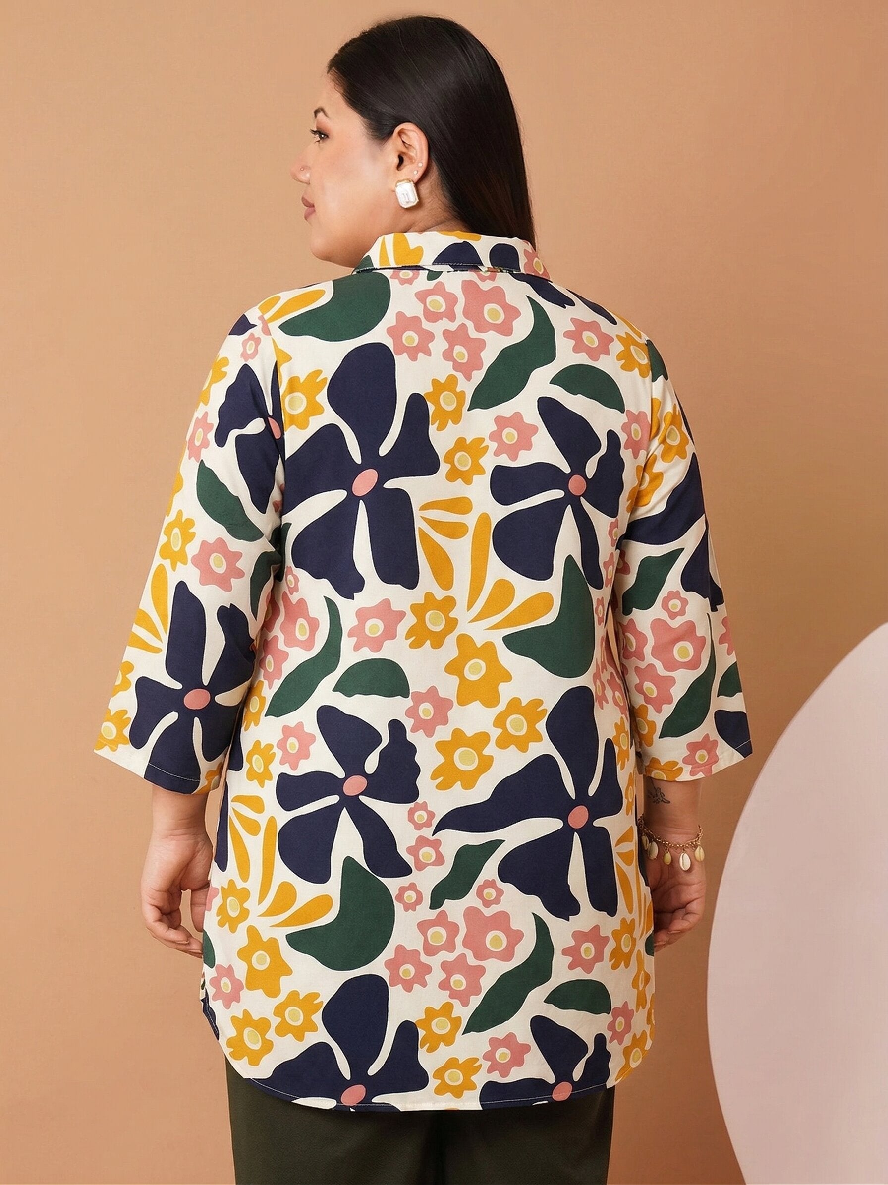 U&F Beyond Women`s Plus Size Multicolor Floral Printed Shirt Style Top