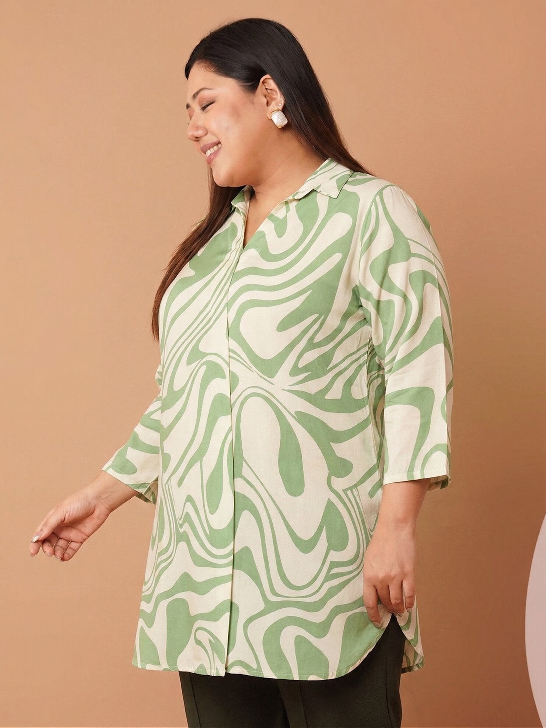 U&F Beyond Women`s Plus Size Mint Green Abstract Print Shirt Style Top