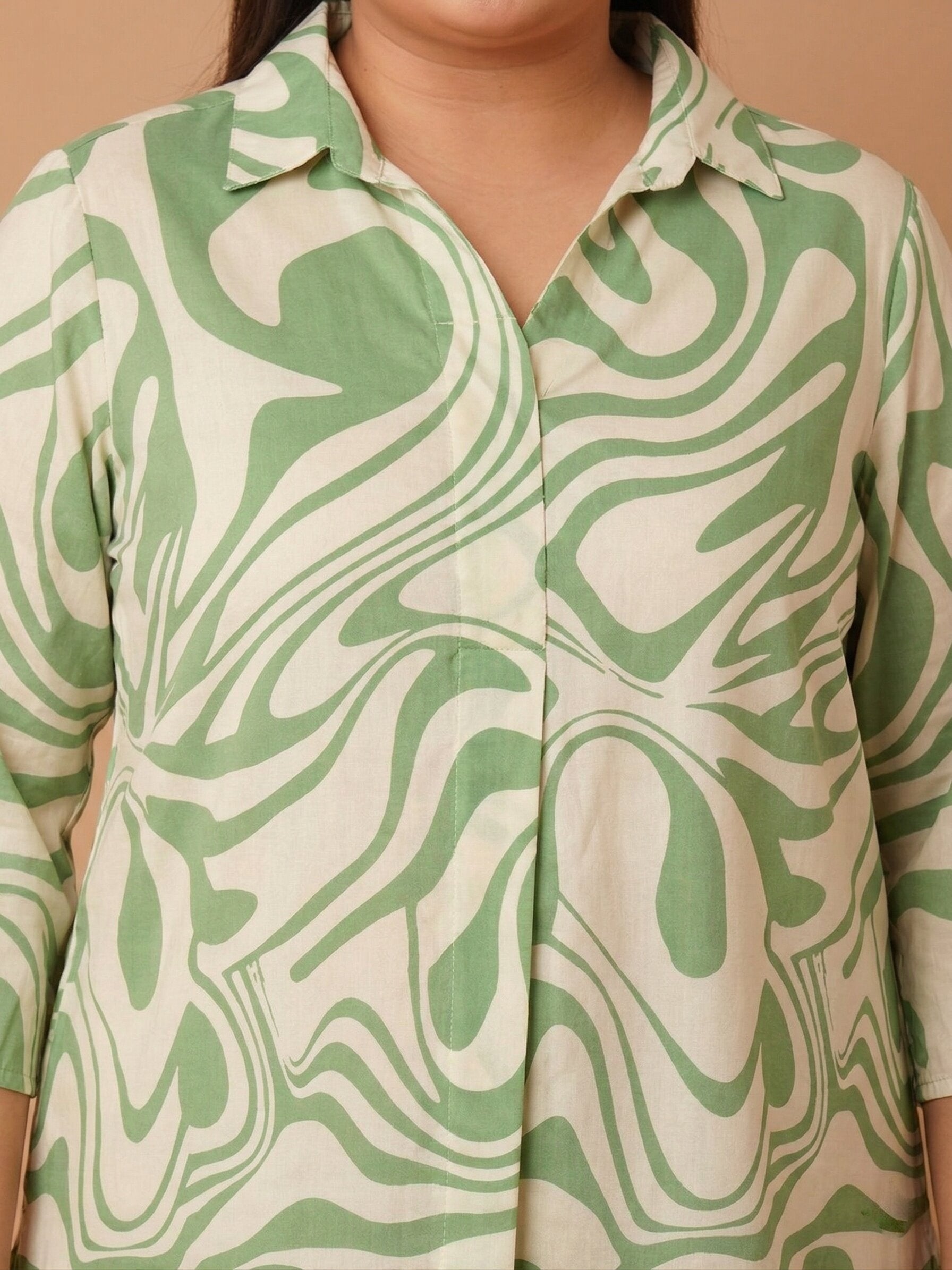 U&F Beyond Women`s Plus Size Mint Green Abstract Print Shirt Style Top