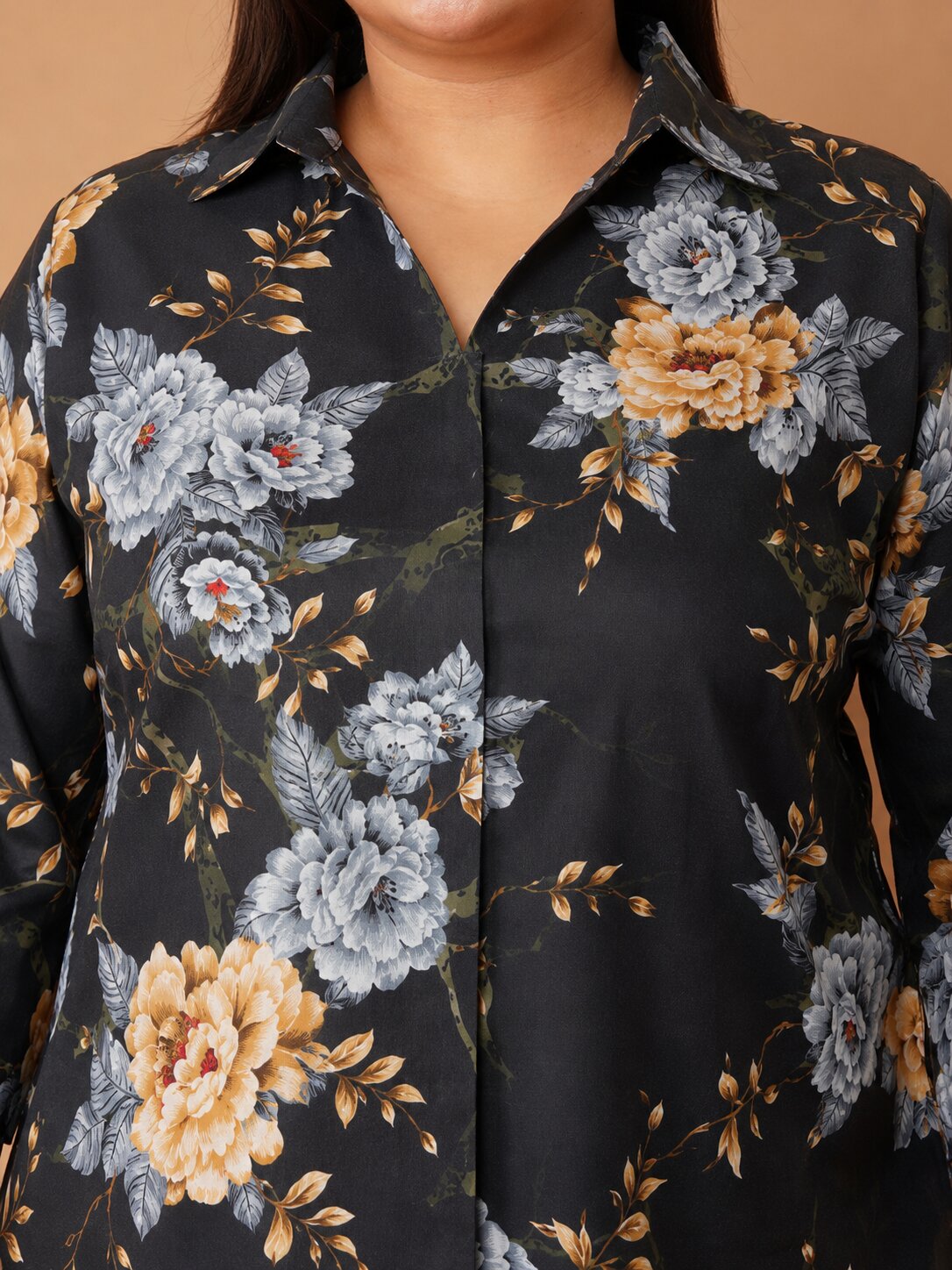 U&F Beyond Plus Size Elegant Floral Shirt Style Tunic Top