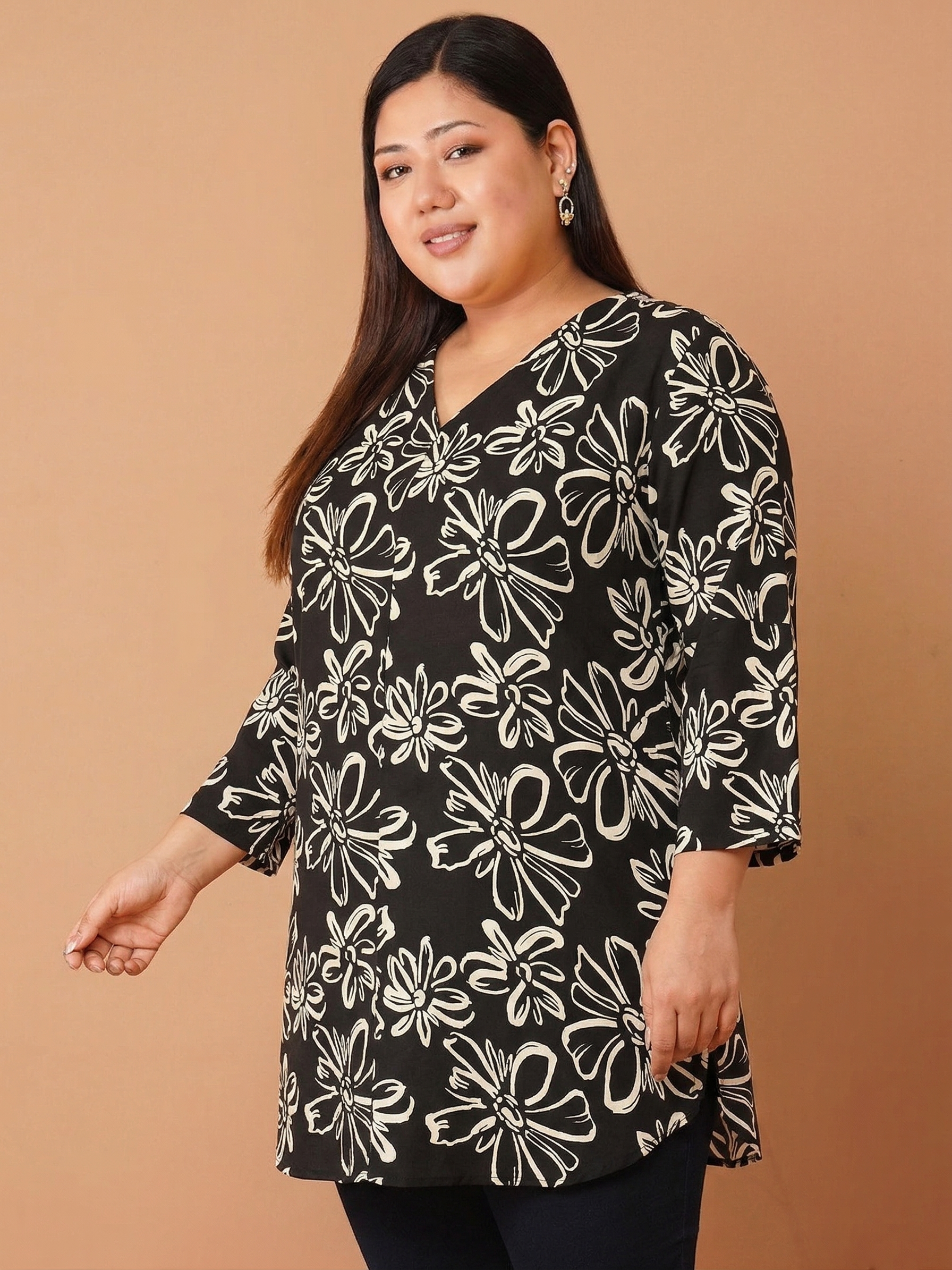 U&F Beyond Black Floral Luxe Cotton V-Neck Tunic Top