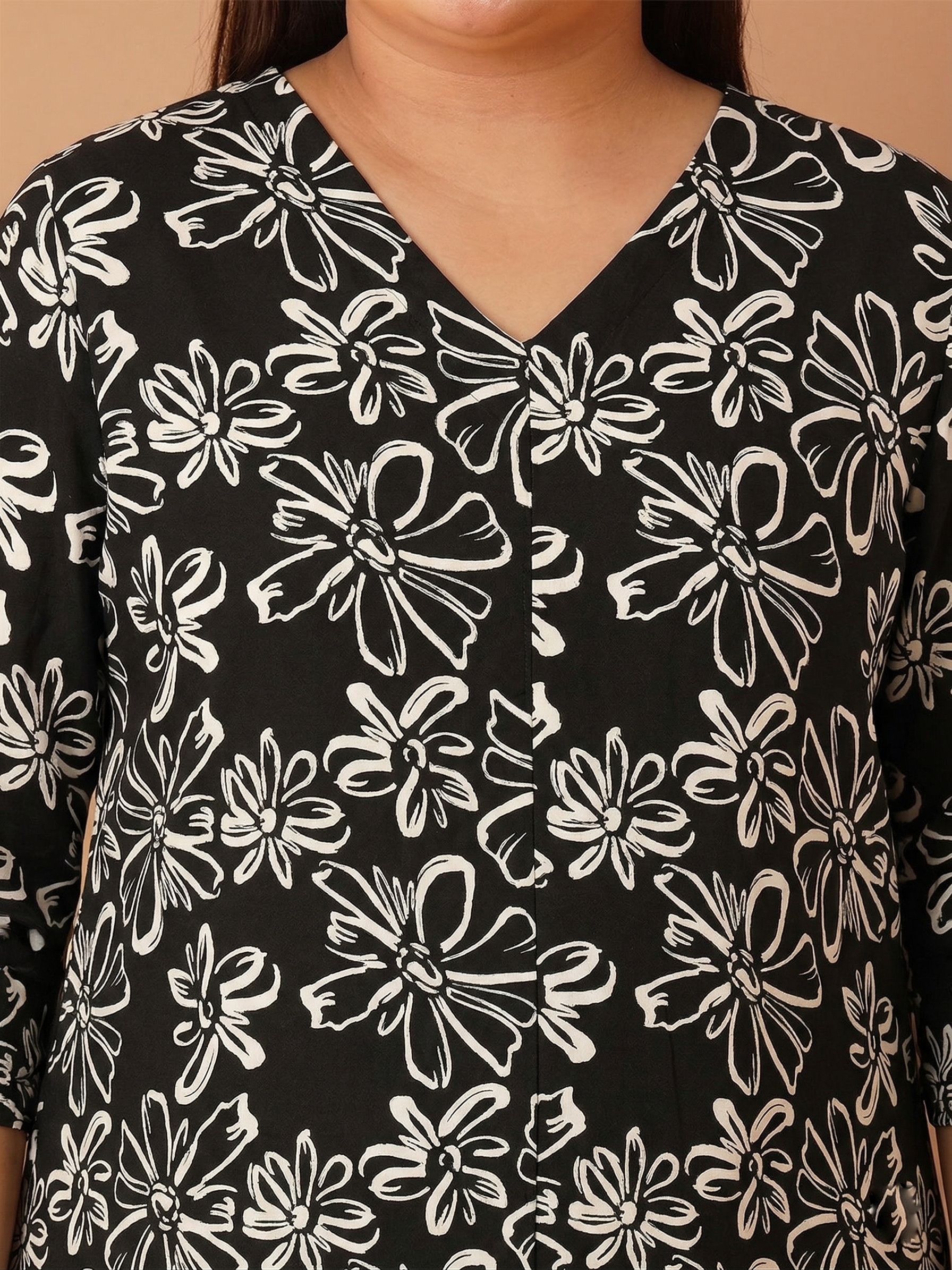 U&F Beyond Black Floral Luxe Cotton V-Neck Tunic Top
