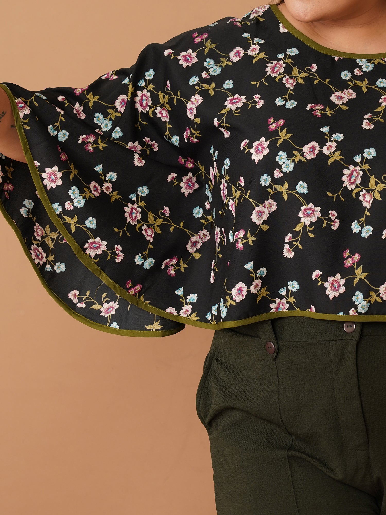 U&F Beyond Black Floral Printed Crepe Flared Sleeve Crop Top